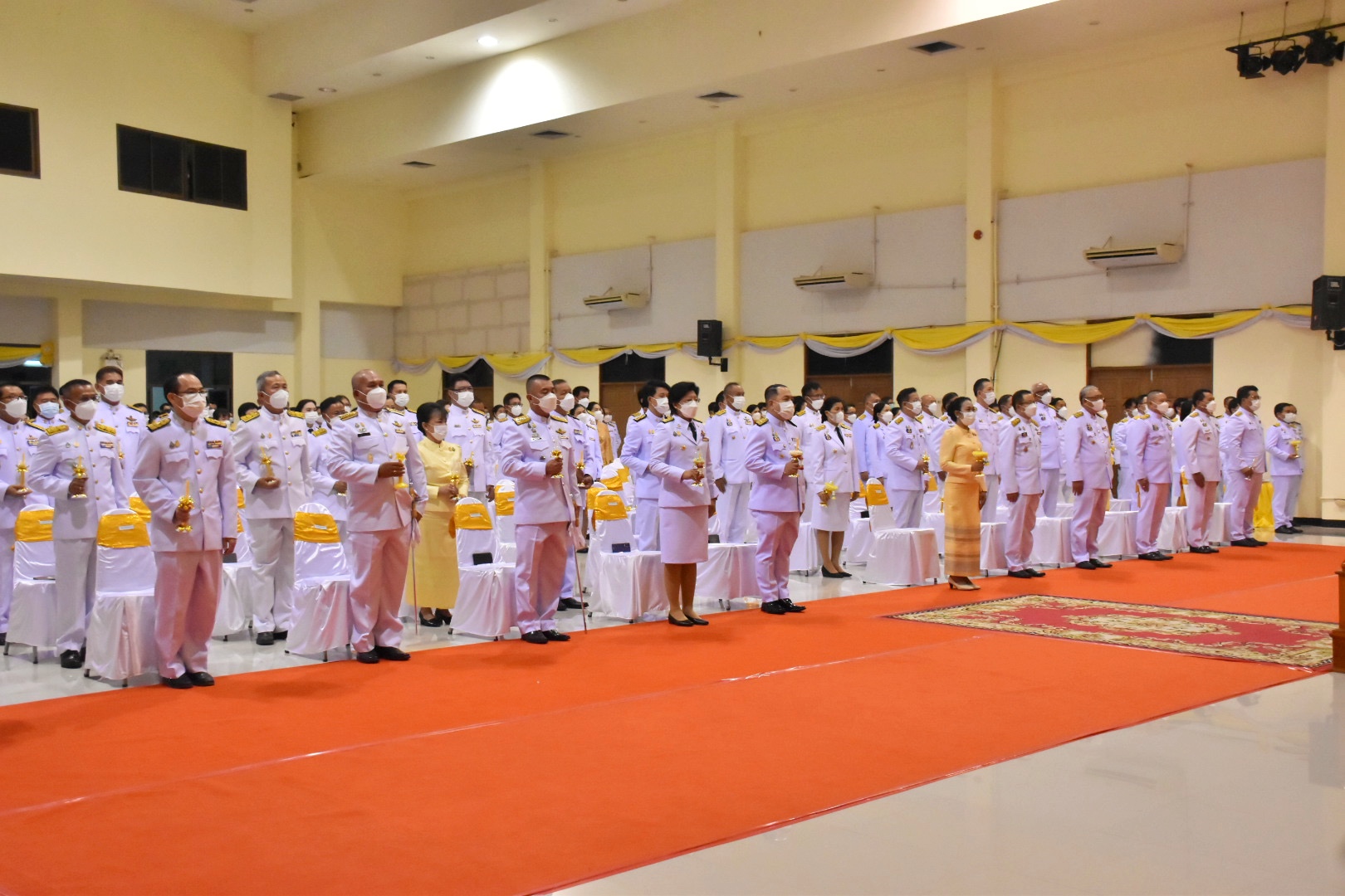 พช.มหาสารคาม ร่วมพิธีถวายเครื่องราชสักการะและจุดเทียนถวายพระพรชัยมงคล เฉลิมพระเกียรติพระบาทสมเด็จพระเจ้าอยู่หัว เนื่องในโอกาสวันเฉลิมพระชนมพรรษา 28 กรกฎาคม 2565