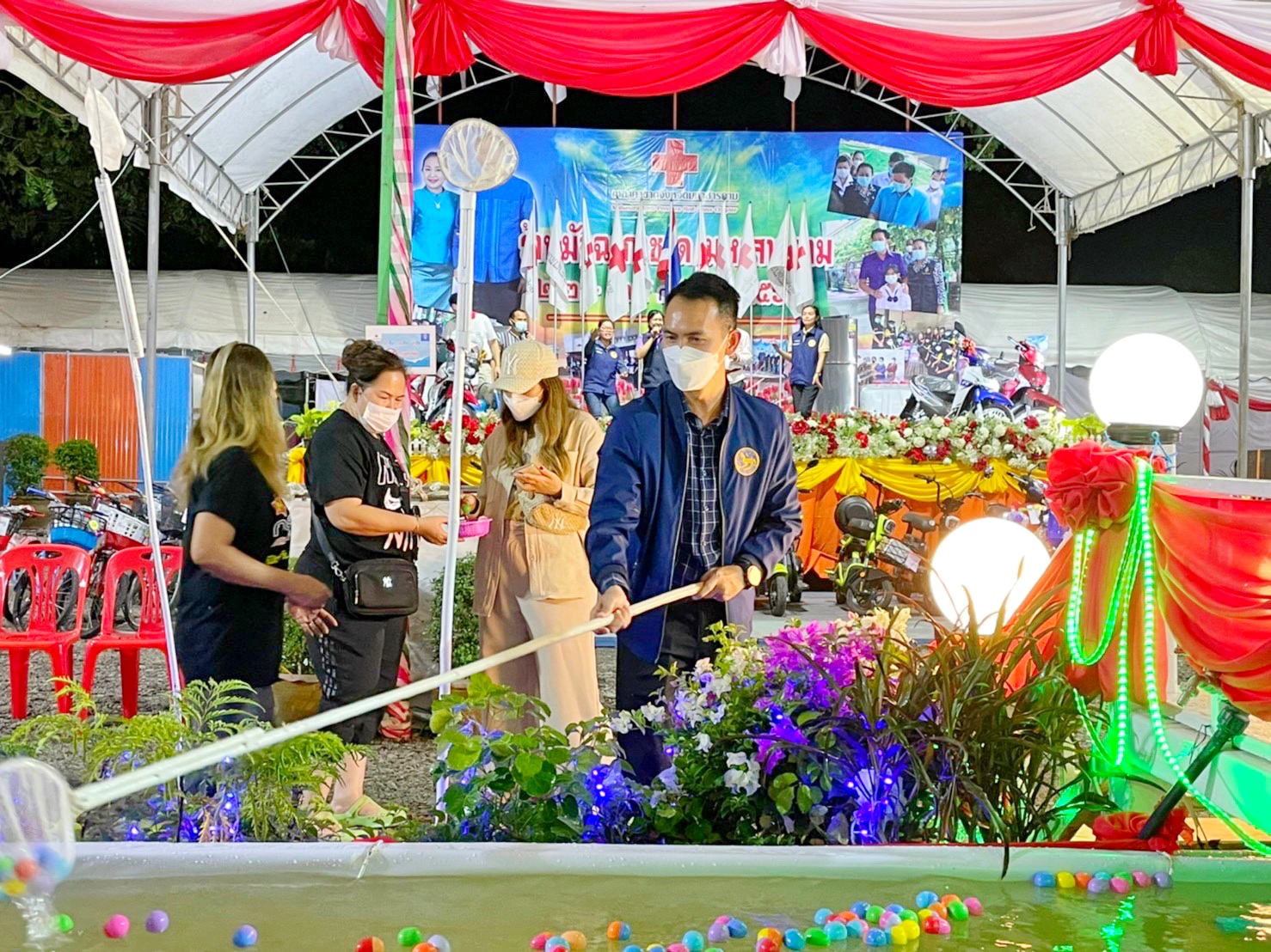 วันที่ 2 “งานกาชาดและมหกรรมมหาสารคามเมืองผลิตสินค้าดีก้าวสู่สากล” ประจำปี 2565