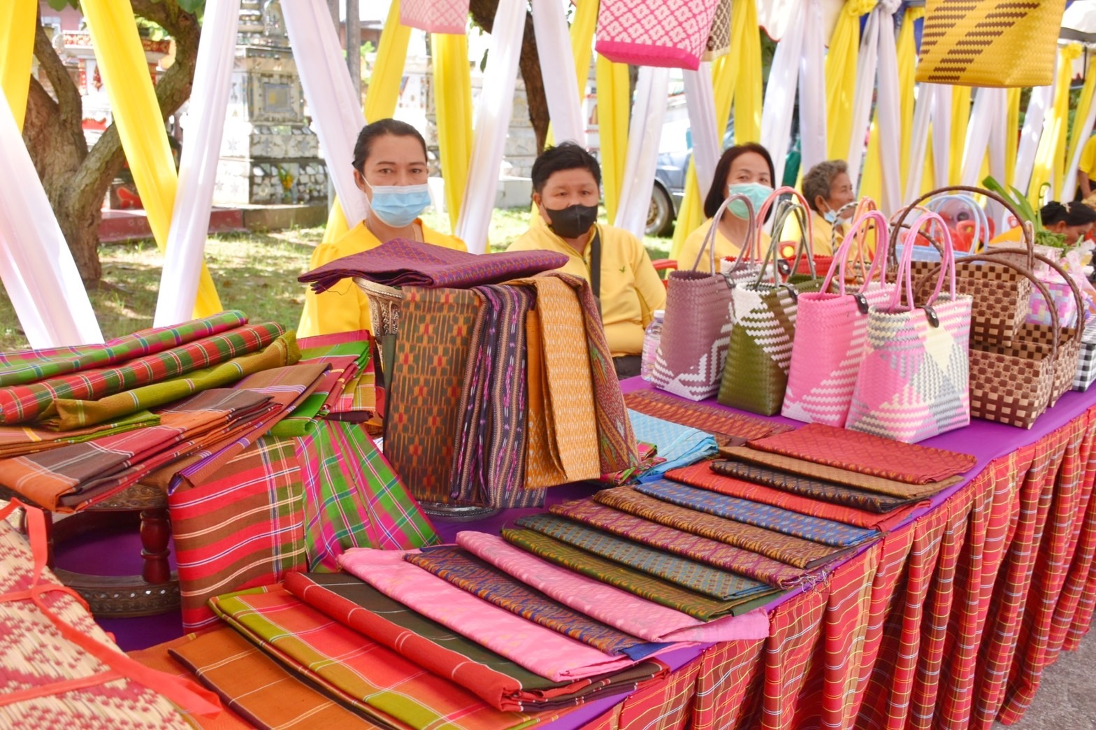 จังหวัดมหาสารคาม ผนึกกำลังส่วนราชการและภาคีพัฒนา ร่วมคัดสรรหมู่บ้านเศรษฐกิจพอเพียง “อยู่เย็น เป็นสุข” และตำบลเข้มแข็งตามหลักปรัชญาของเศรษฐกิจพอเพียง ดีเด่น ระดับจังหวัด ประจำปี 2565