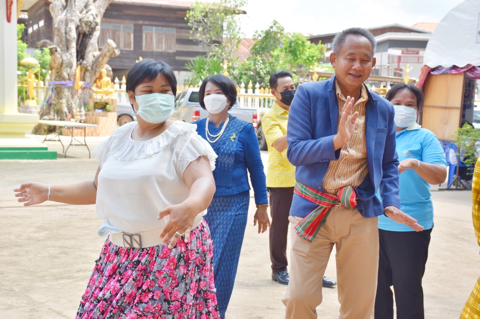 จังหวัดมหาสารคาม ผนึกกำลังส่วนราชการและภาคีพัฒนา ร่วมคัดสรรหมู่บ้านเศรษฐกิจพอเพียง “อยู่เย็น เป็นสุข” และตำบลเข้มแข็งตามหลักปรัชญาของเศรษฐกิจพอเพียง ดีเด่น ระดับจังหวัด ประจำปี 2565