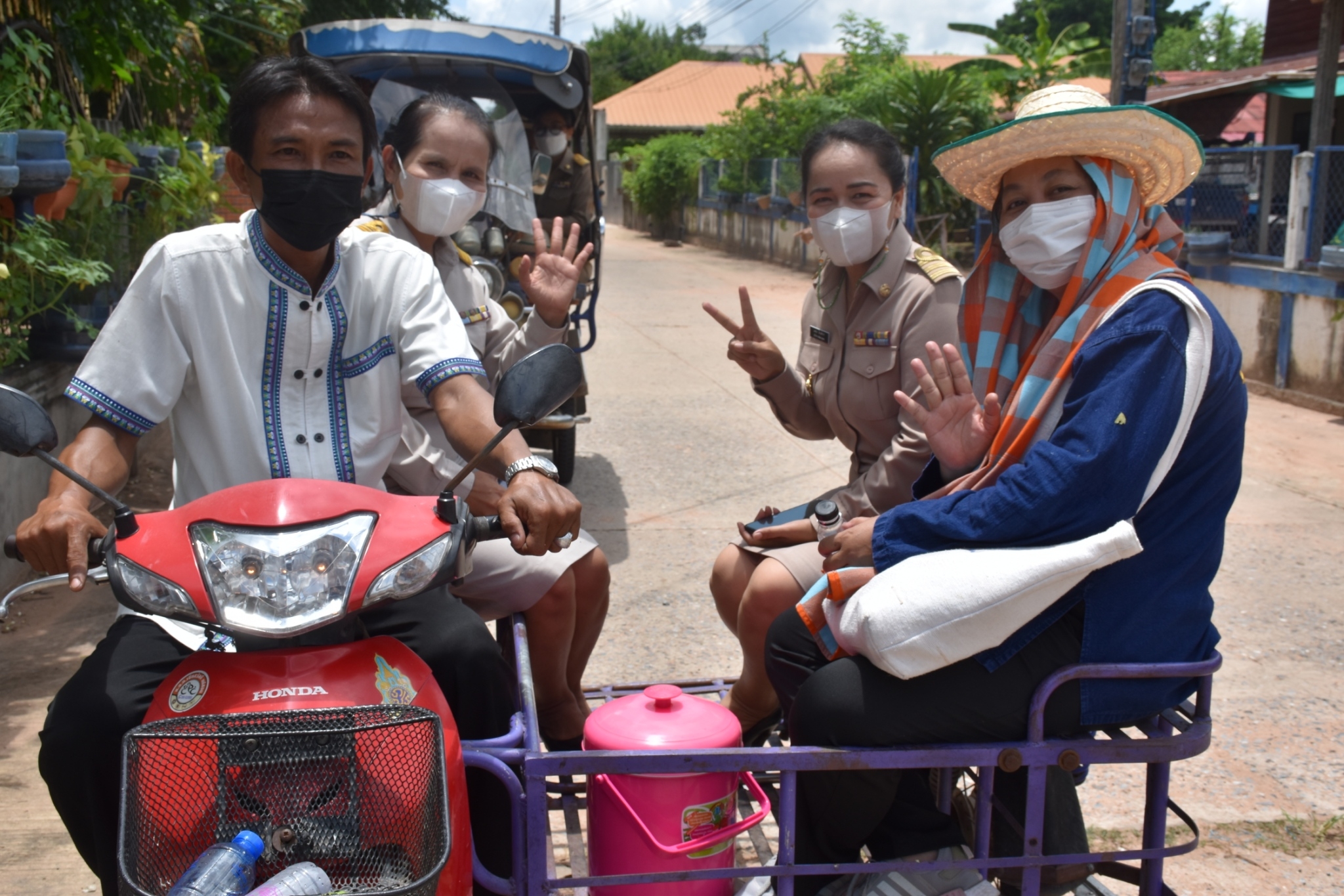 พช.มหาสารคาม ร่วมกับส่วนราชการ ภาคี เครือข่าย ดำเนินการประกวดหมู่บ้านมั่นคงปลอดภัย ร่วมใจปลูกผัก เพื่อคัดเลือกหมู่บ้านต้นแบบ ระดับจังหวัดมหาสารคาม ประจำปี 2565