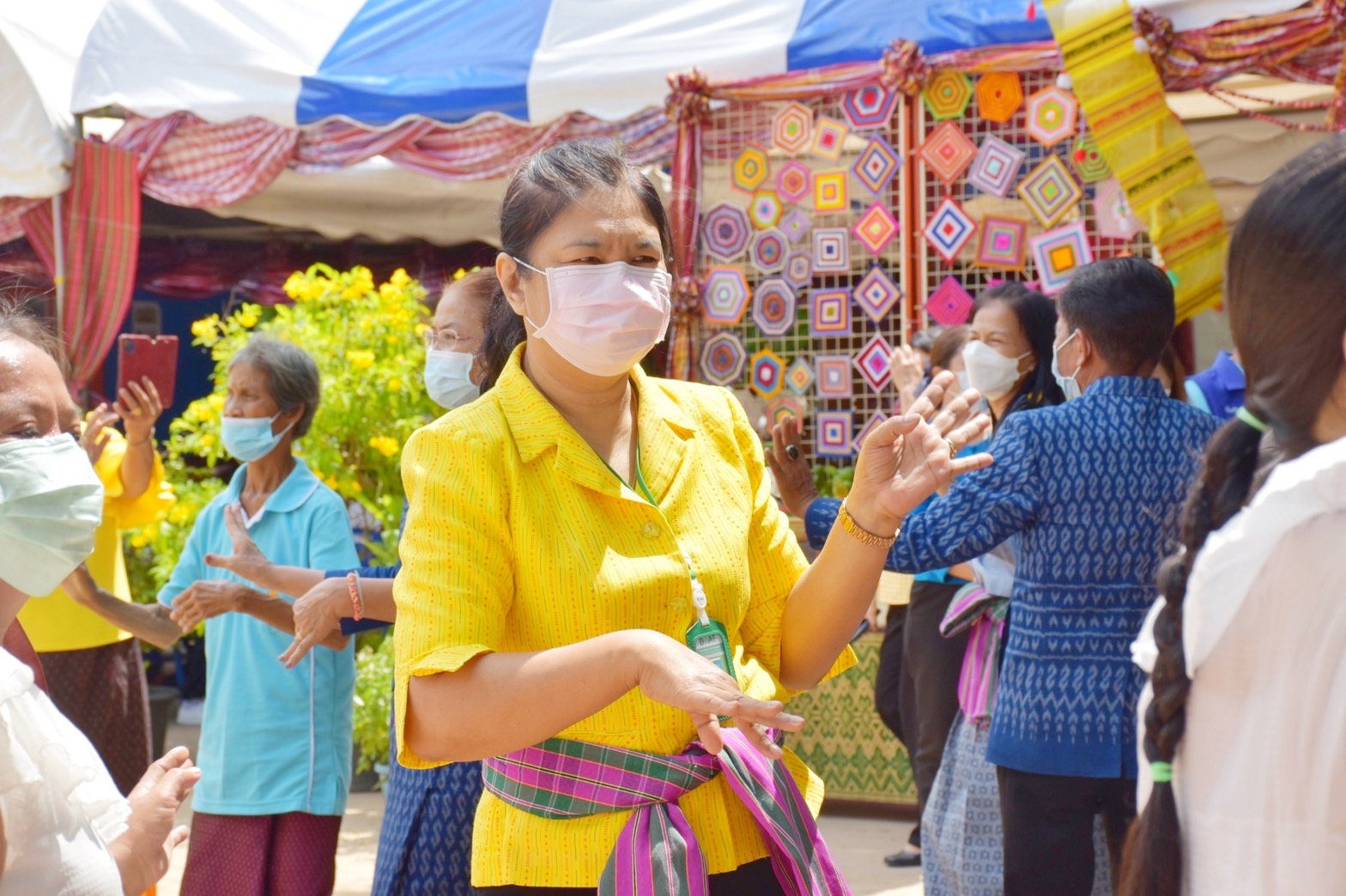 จังหวัดมหาสารคาม ผนึกกำลังส่วนราชการและภาคีพัฒนา ร่วมคัดสรรหมู่บ้านเศรษฐกิจพอเพียง “อยู่เย็น เป็นสุข” และตำบลเข้มแข็งตามหลักปรัชญาของเศรษฐกิจพอเพียง ดีเด่น ระดับจังหวัด ประจำปี 2565