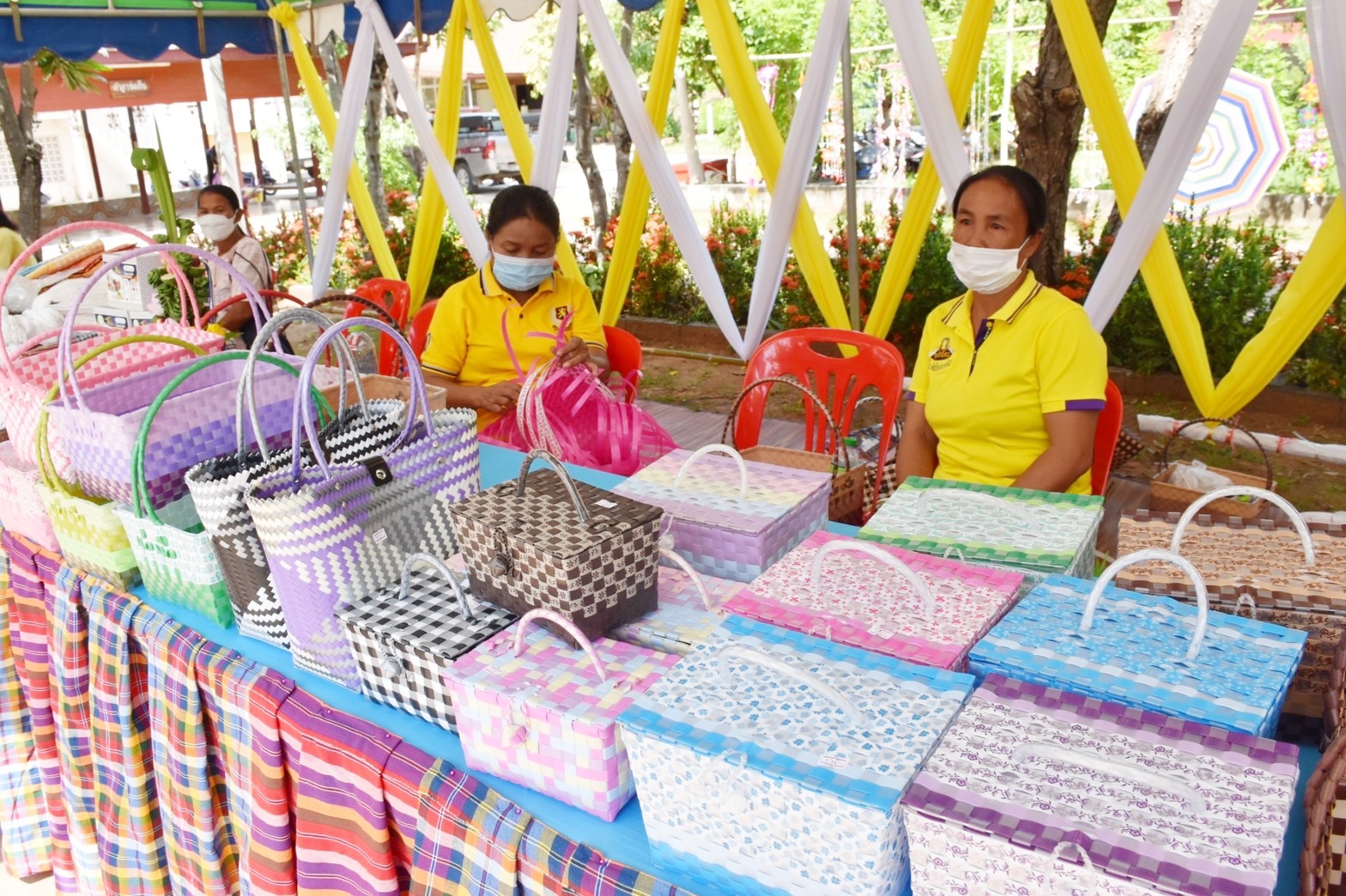 จังหวัดมหาสารคาม ผนึกกำลังส่วนราชการและภาคีพัฒนา ร่วมคัดสรรหมู่บ้านเศรษฐกิจพอเพียง “อยู่เย็น เป็นสุข” และตำบลเข้มแข็งตามหลักปรัชญาของเศรษฐกิจพอเพียง ดีเด่น ระดับจังหวัด ประจำปี 2565