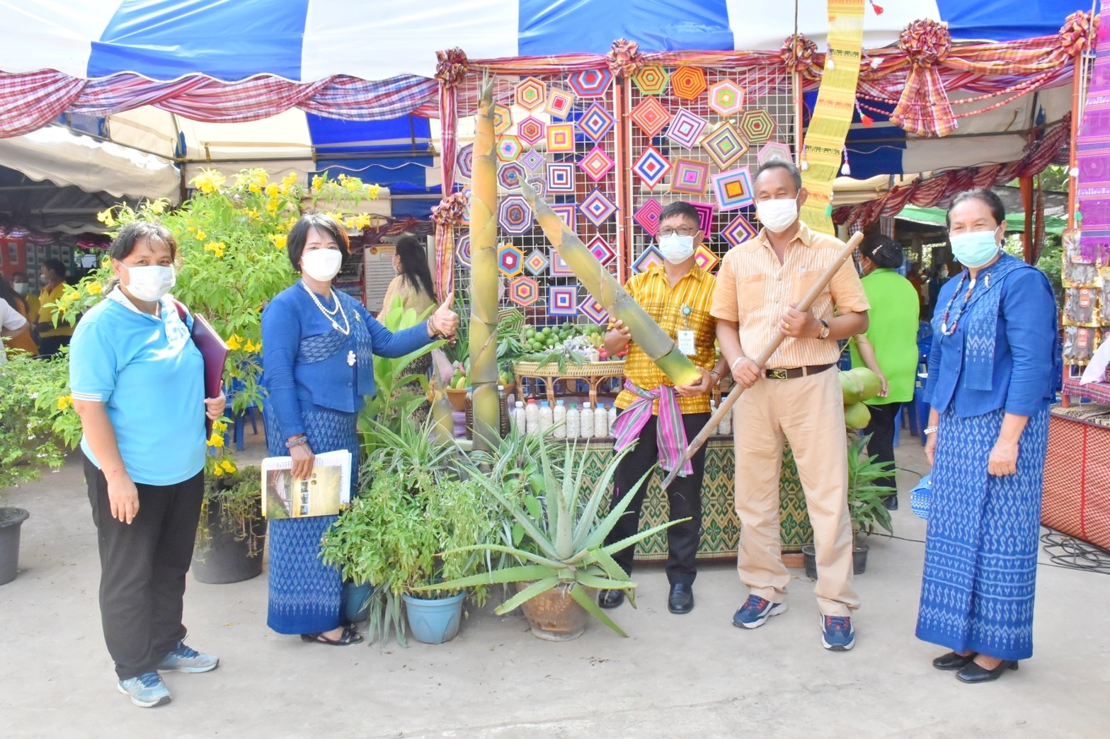 จังหวัดมหาสารคาม ผนึกกำลังส่วนราชการและภาคีพัฒนา ร่วมคัดสรรหมู่บ้านเศรษฐกิจพอเพียง “อยู่เย็น เป็นสุข” และตำบลเข้มแข็งตามหลักปรัชญาของเศรษฐกิจพอเพียง ดีเด่น ระดับจังหวัด ประจำปี 2565