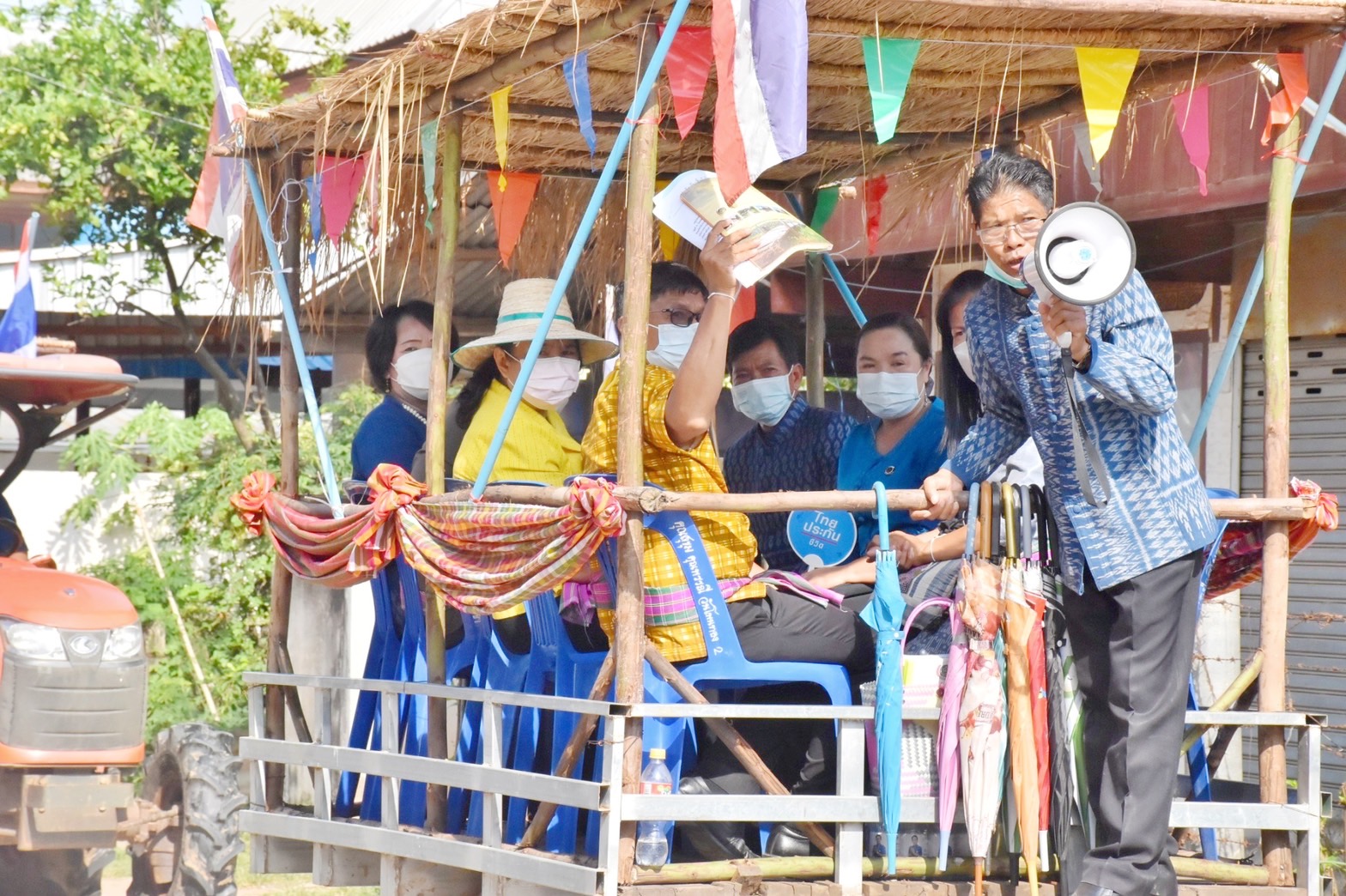 จังหวัดมหาสารคาม ผนึกกำลังส่วนราชการและภาคีพัฒนา ร่วมคัดสรรหมู่บ้านเศรษฐกิจพอเพียง “อยู่เย็น เป็นสุข” และตำบลเข้มแข็งตามหลักปรัชญาของเศรษฐกิจพอเพียง ดีเด่น ระดับจังหวัด ประจำปี 2565