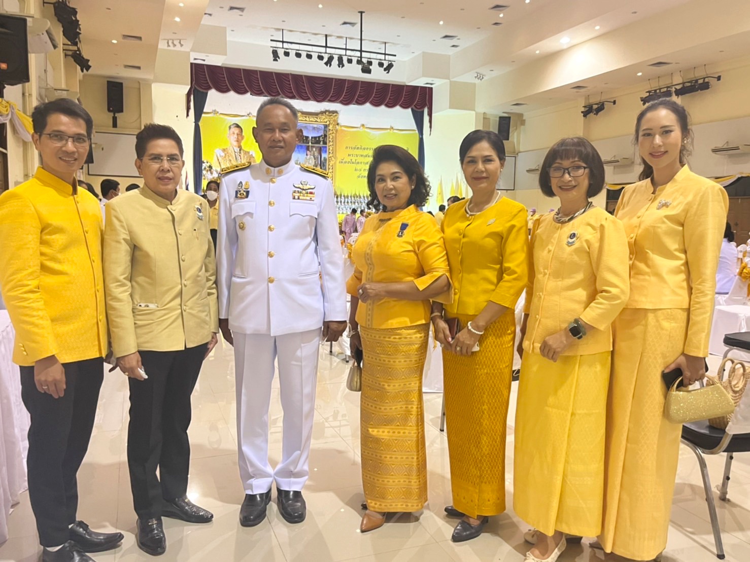 พช.มหาสารคาม ร่วมพิธีถวายเครื่องราชสักการะและจุดเทียนถวายพระพรชัยมงคล เฉลิมพระเกียรติพระบาทสมเด็จพระเจ้าอยู่หัว เนื่องในโอกาสวันเฉลิมพระชนมพรรษา 28 กรกฎาคม 2565