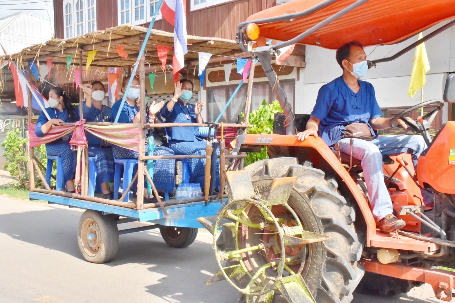 จังหวัดมหาสารคาม ผนึกกำลังส่วนราชการและภาคีพัฒนา ร่วมคัดสรรหมู่บ้านเศรษฐกิจพอเพียง “อยู่เย็น เป็นสุข” และตำบลเข้มแข็งตามหลักปรัชญาของเศรษฐกิจพอเพียง ดีเด่น ระดับจังหวัด ประจำปี 2565