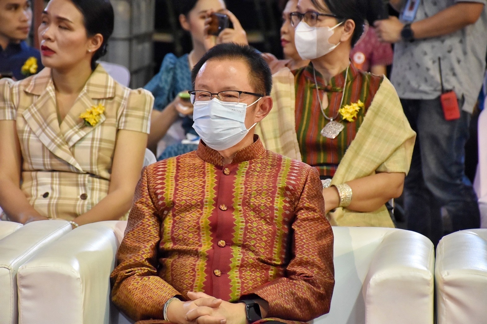 สุดปลื้ม งาน“ราตรีเส้นสายลายผ้ามหาสารคาม” ตระการตา โชว์ผ้าลายขอเจ้าฟ้าสิริวัณณวรีฯ ผ้าลายพระราชทานผ้าขิดลายนารีรัตนราชกัญญา ผ้าลายอัตลักษณ์สารคามสืบสานภูมิปัญญาการทอผ้าไทย