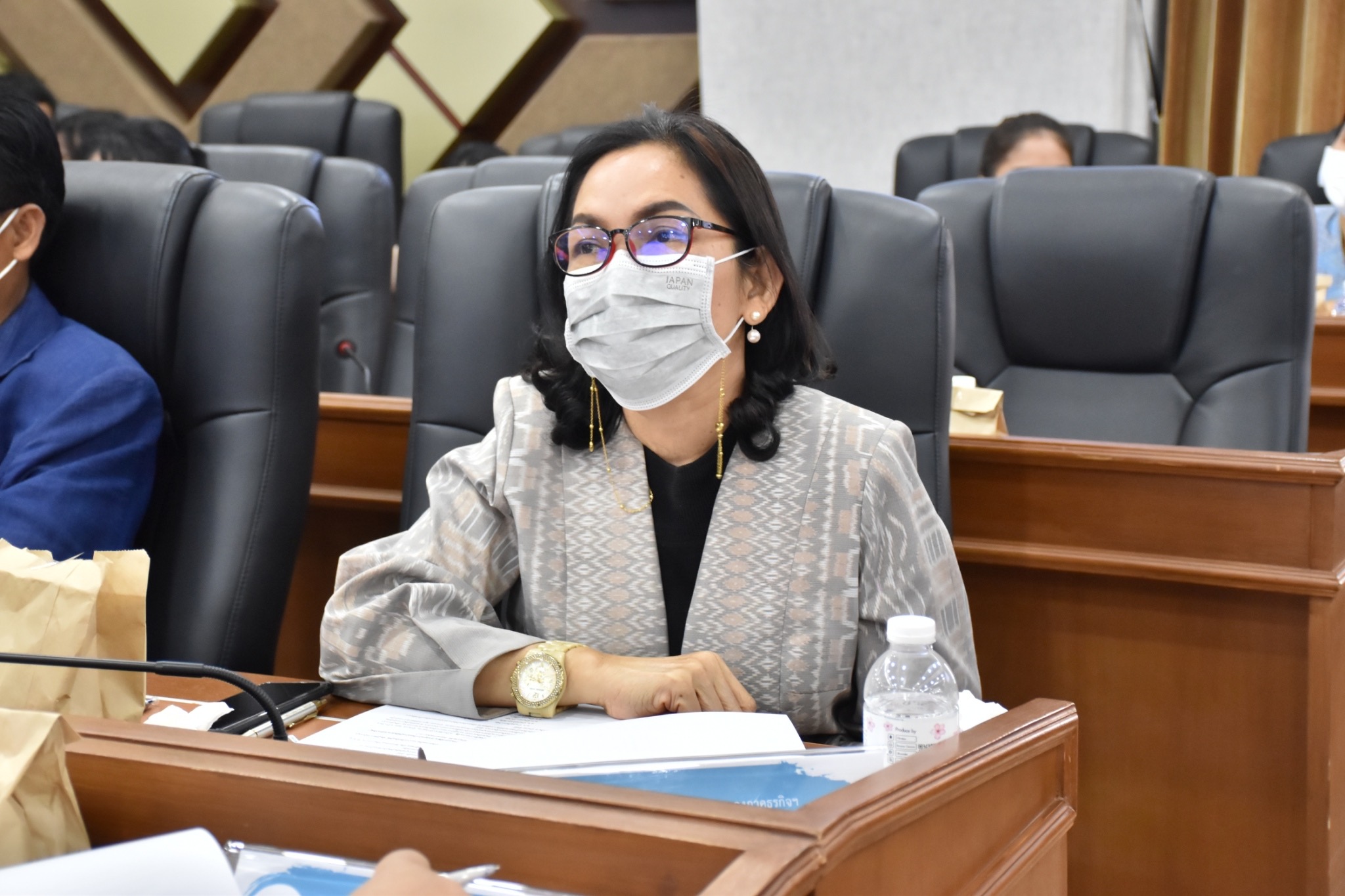 ผู้ว่าราชการจังหวัดมหาสารคาม ประชุมคณะกรรมการบริหารศูนย์อำนวยการขจัดความยากจนและพัฒนาคนทุกช่วงวัยอย่างยั่งยืนตามหลักปรัชญาของเศรษฐกิจพอเพียงจังหวัดมหาสารคาม (คจพ.จ) ครั้งที่ 5/2565