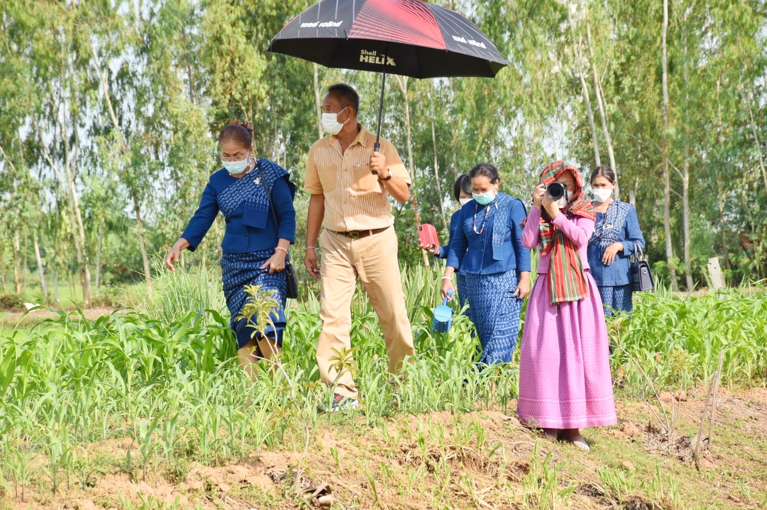 จังหวัดมหาสารคาม ผนึกกำลังส่วนราชการและภาคีพัฒนา ร่วมคัดสรรหมู่บ้านเศรษฐกิจพอเพียง “อยู่เย็น เป็นสุข” และตำบลเข้มแข็งตามหลักปรัชญาของเศรษฐกิจพอเพียง ดีเด่น ระดับจังหวัด ประจำปี 2565