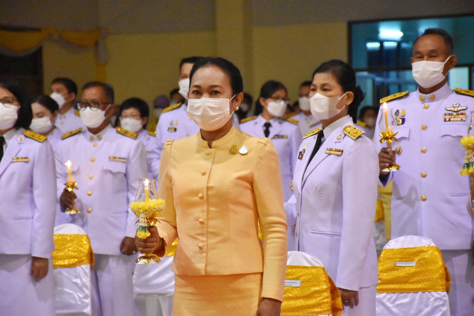 พช.มหาสารคาม ร่วมพิธีถวายเครื่องราชสักการะและจุดเทียนถวายพระพรชัยมงคล เฉลิมพระเกียรติพระบาทสมเด็จพระเจ้าอยู่หัว เนื่องในโอกาสวันเฉลิมพระชนมพรรษา 28 กรกฎาคม 2565