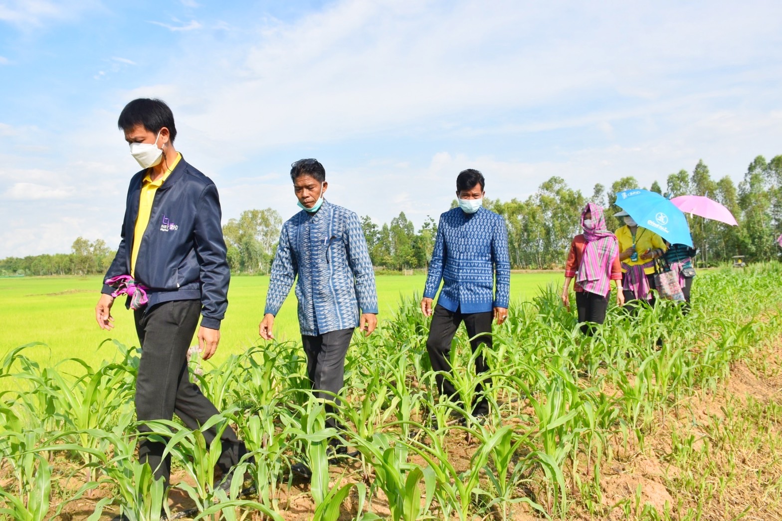 จังหวัดมหาสารคาม ผนึกกำลังส่วนราชการและภาคีพัฒนา ร่วมคัดสรรหมู่บ้านเศรษฐกิจพอเพียง “อยู่เย็น เป็นสุข” และตำบลเข้มแข็งตามหลักปรัชญาของเศรษฐกิจพอเพียง ดีเด่น ระดับจังหวัด ประจำปี 2565