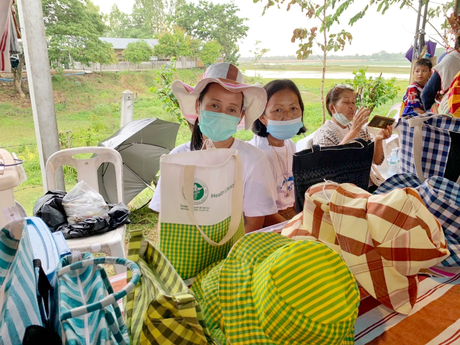 พช.มหาสารคาม ร่วมพิธีเปิดงาน “เทศกาล คักแท้แกดำ ฟังลำเพลิน เดินสะพาน”