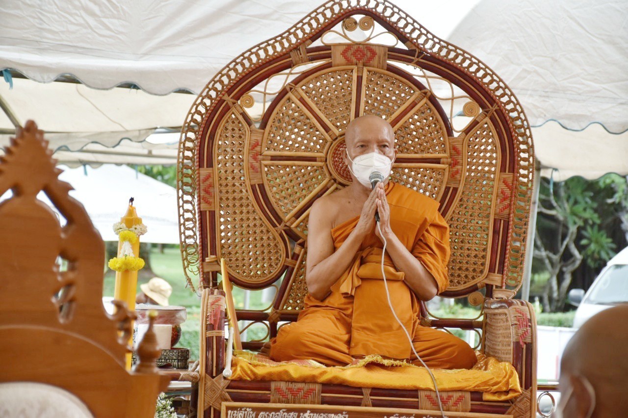 พช.มหาสารคาม ร่วมกิจกรรมส่งเสริมพระพุทธศาสนา เนื่องในเทศกาลวันอาสาฬหบูชาและเข้าพรรษา ประจำปี 2565 ณ พระบรมธาตุนาดูน