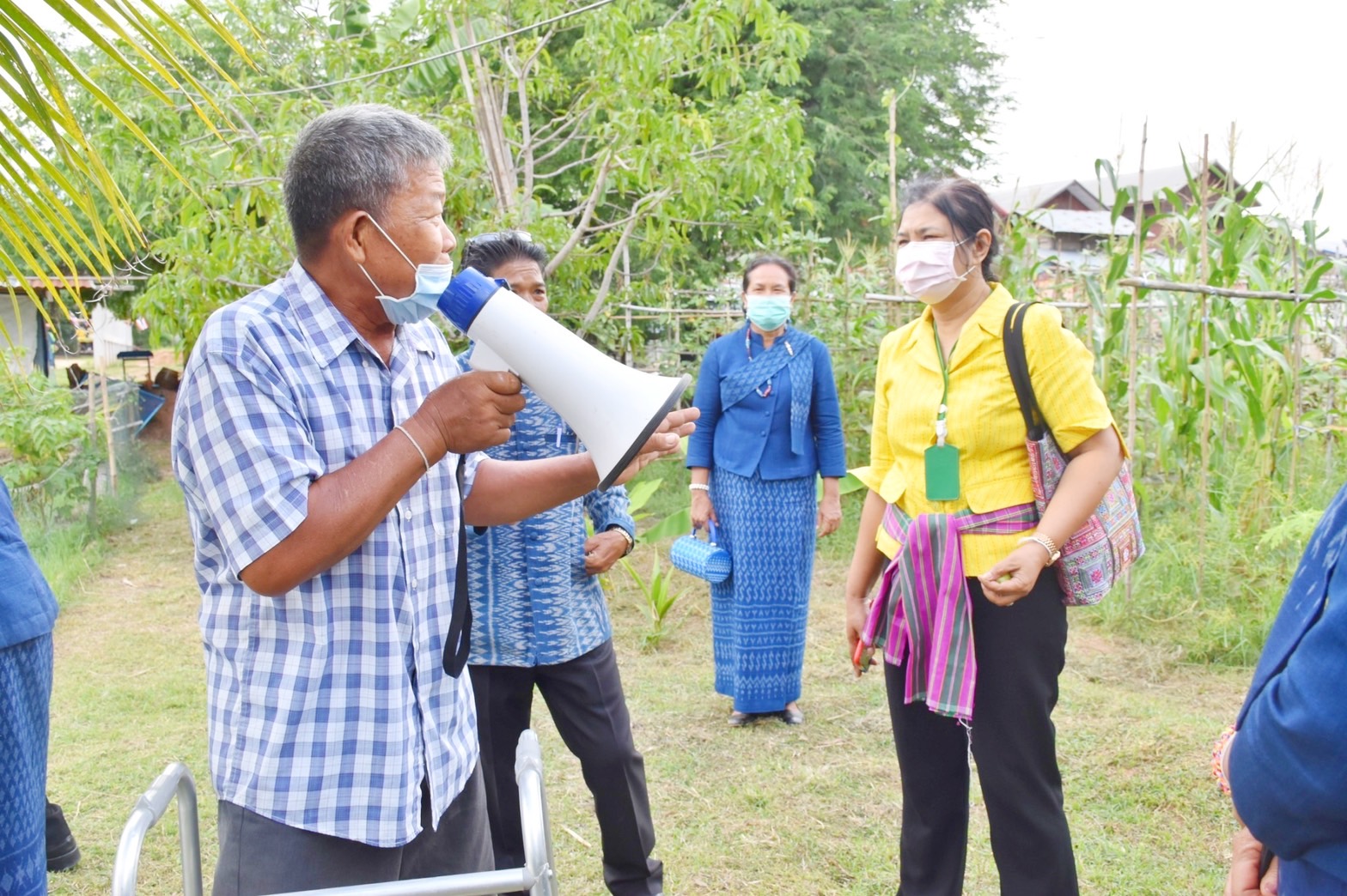 จังหวัดมหาสารคาม ผนึกกำลังส่วนราชการและภาคีพัฒนา ร่วมคัดสรรหมู่บ้านเศรษฐกิจพอเพียง “อยู่เย็น เป็นสุข” และตำบลเข้มแข็งตามหลักปรัชญาของเศรษฐกิจพอเพียง ดีเด่น ระดับจังหวัด ประจำปี 2565