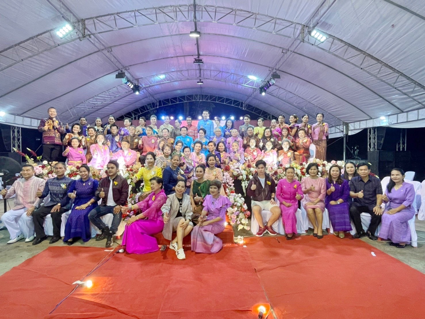 สุดปลื้ม งาน“ราตรีเส้นสายลายผ้ามหาสารคาม” ตระการตา โชว์ผ้าลายขอเจ้าฟ้าสิริวัณณวรีฯ ผ้าลายพระราชทานผ้าขิดลายนารีรัตนราชกัญญา ผ้าลายอัตลักษณ์สารคามสืบสานภูมิปัญญาการทอผ้าไทย