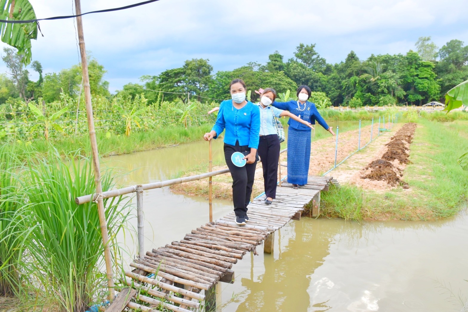 จังหวัดมหาสารคาม ผนึกกำลังส่วนราชการและภาคีพัฒนา ร่วมคัดสรรหมู่บ้านเศรษฐกิจพอเพียง “อยู่เย็น เป็นสุข” และตำบลเข้มแข็งตามหลักปรัชญาของเศรษฐกิจพอเพียง ดีเด่น ระดับจังหวัด ประจำปี 2565