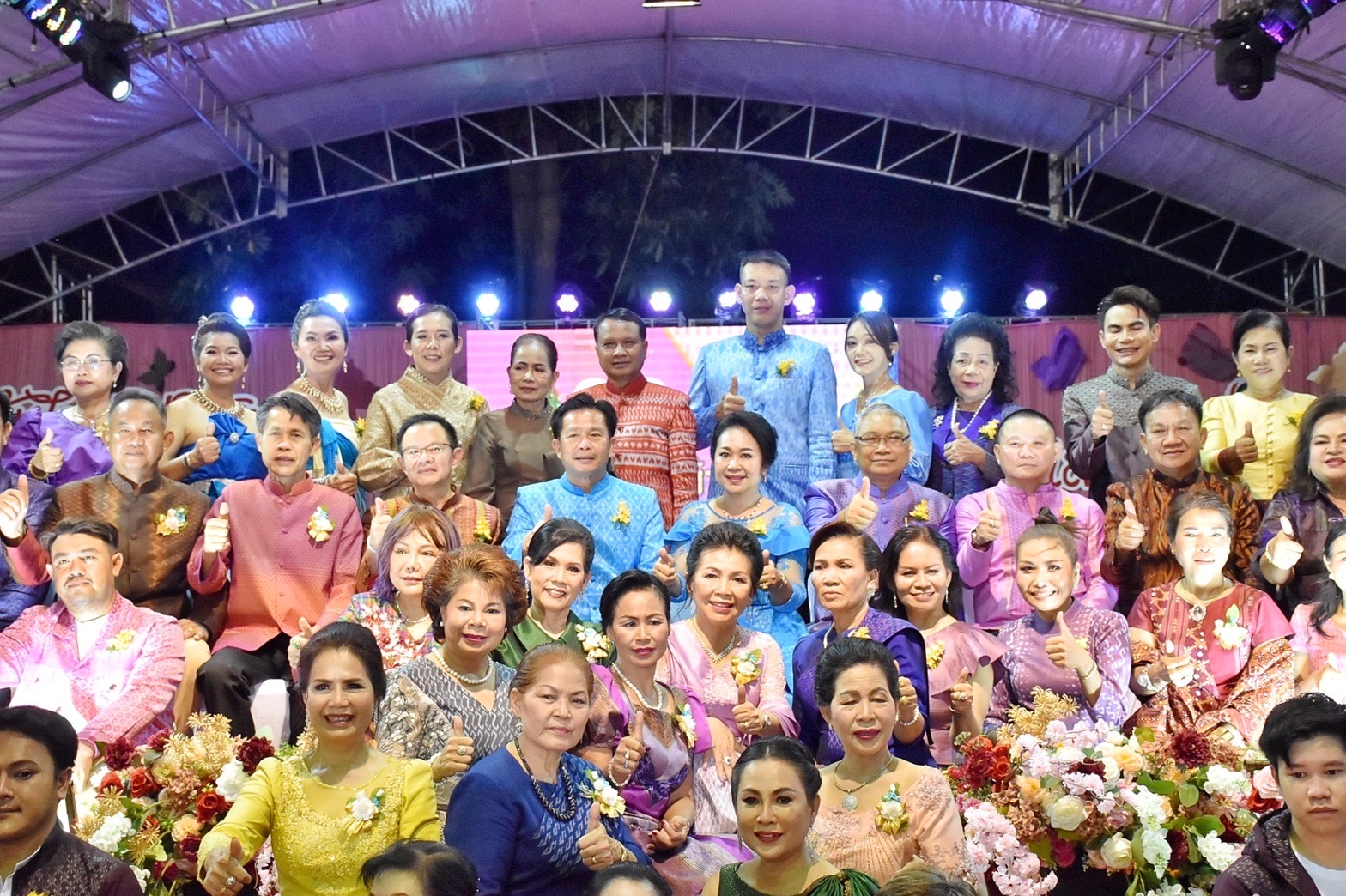 สุดปลื้ม งาน“ราตรีเส้นสายลายผ้ามหาสารคาม” ตระการตา โชว์ผ้าลายขอเจ้าฟ้าสิริวัณณวรีฯ ผ้าลายพระราชทานผ้าขิดลายนารีรัตนราชกัญญา ผ้าลายอัตลักษณ์สารคามสืบสานภูมิปัญญาการทอผ้าไทย
