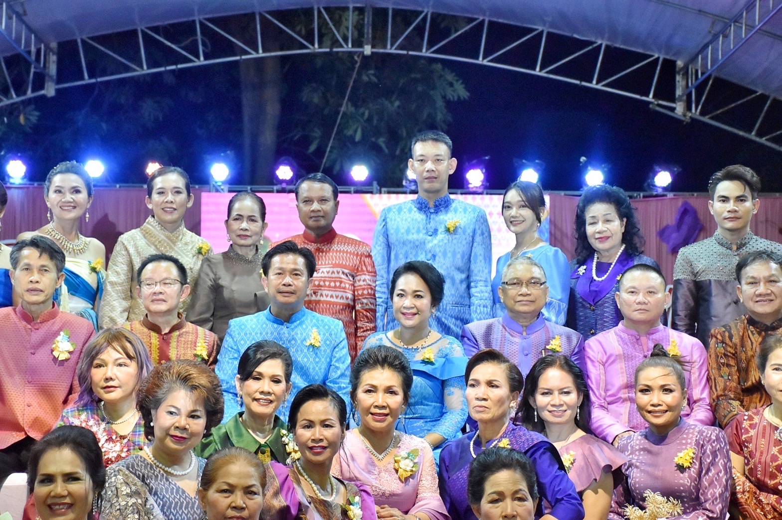 สุดปลื้ม งาน“ราตรีเส้นสายลายผ้ามหาสารคาม” ตระการตา โชว์ผ้าลายขอเจ้าฟ้าสิริวัณณวรีฯ ผ้าลายพระราชทานผ้าขิดลายนารีรัตนราชกัญญา ผ้าลายอัตลักษณ์สารคามสืบสานภูมิปัญญาการทอผ้าไทย