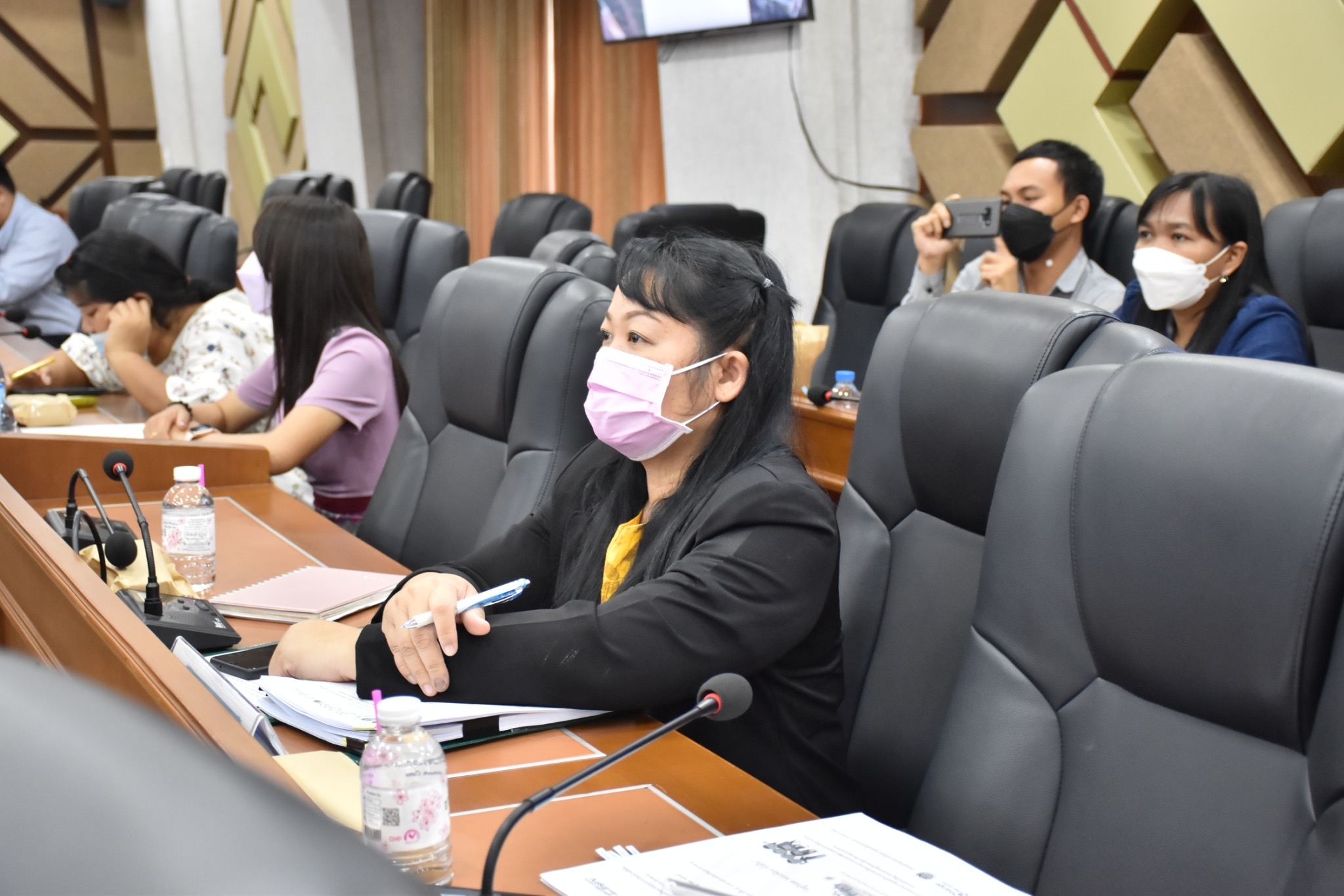 ผู้ว่าราชการจังหวัดมหาสารคาม ประชุมคณะกรรมการบริหารศูนย์อำนวยการขจัดความยากจนและพัฒนาคนทุกช่วงวัยอย่างยั่งยืนตามหลักปรัชญาของเศรษฐกิจพอเพียงจังหวัดมหาสารคาม (คจพ.จ) ครั้งที่ 5/2565