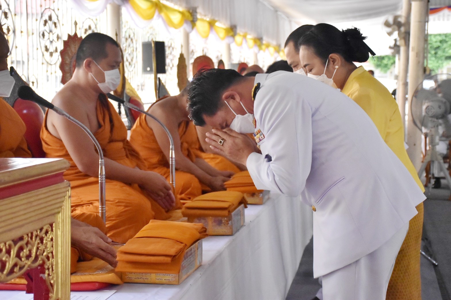 พช.มหาสารคาม ร่วมประกอบพิธีทำบุญตักบาตรถวายพระราชกุศล เนื่องในโอกาสวันเฉลิมพระชนมพรรษาพระบาทสมเด็จพระเจ้าอยู่หัว วันที่ 28 กรกฎาคม 2565