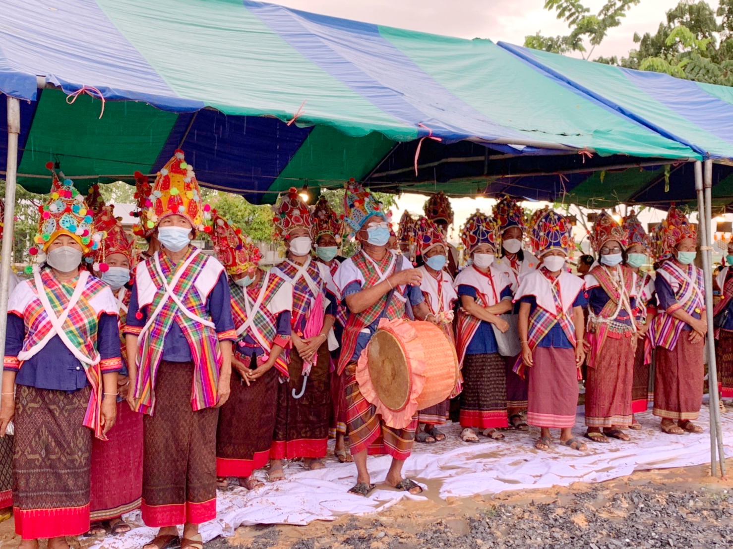 พช.มหาสารคาม ร่วมพิธีเปิดงาน “เทศกาล คักแท้แกดำ ฟังลำเพลิน เดินสะพาน”