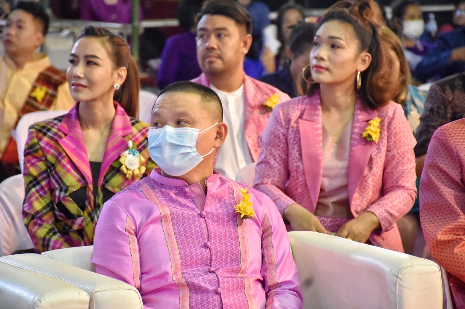 สุดปลื้ม งาน“ราตรีเส้นสายลายผ้ามหาสารคาม” ตระการตา โชว์ผ้าลายขอเจ้าฟ้าสิริวัณณวรีฯ ผ้าลายพระราชทานผ้าขิดลายนารีรัตนราชกัญญา ผ้าลายอัตลักษณ์สารคามสืบสานภูมิปัญญาการทอผ้าไทย