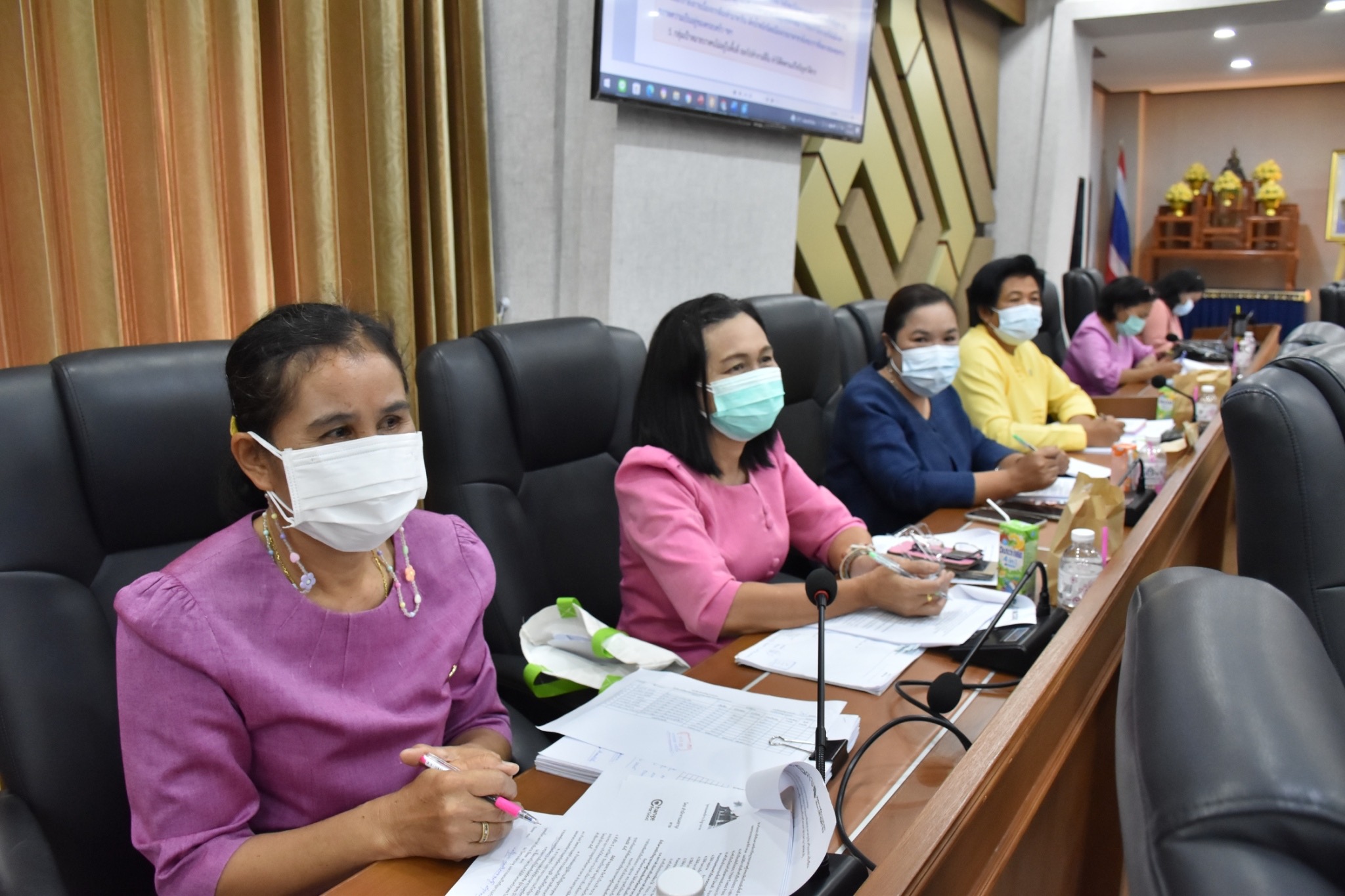 ผู้ว่าราชการจังหวัดมหาสารคาม ประชุมคณะกรรมการบริหารศูนย์อำนวยการขจัดความยากจนและพัฒนาคนทุกช่วงวัยอย่างยั่งยืนตามหลักปรัชญาของเศรษฐกิจพอเพียงจังหวัดมหาสารคาม (คจพ.จ) ครั้งที่ 5/2565