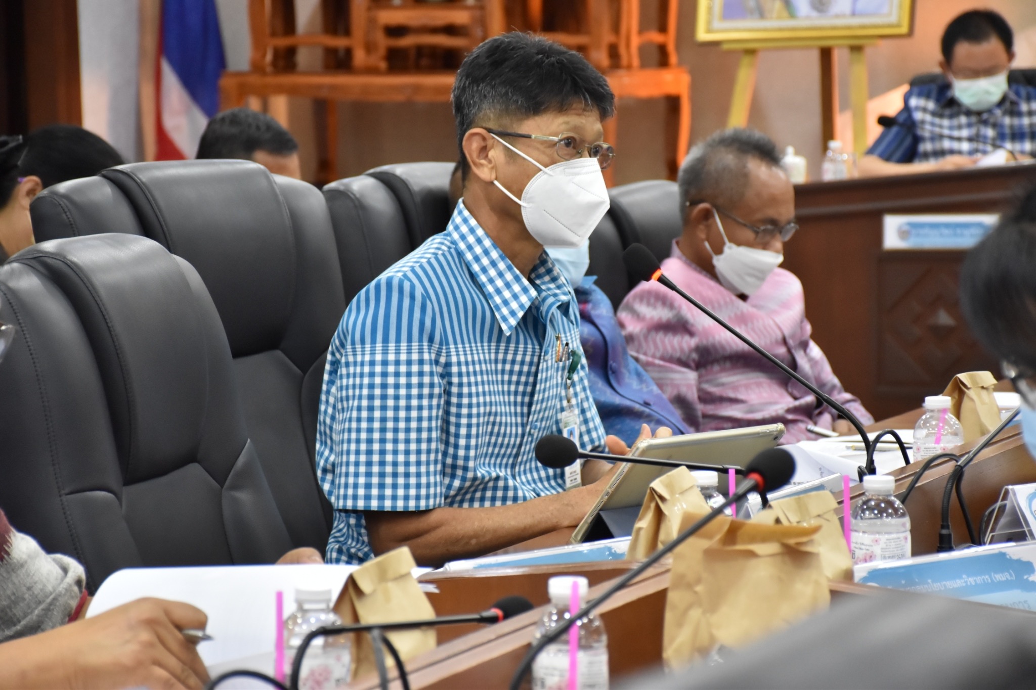 ผู้ว่าราชการจังหวัดมหาสารคาม ประชุมคณะกรรมการบริหารศูนย์อำนวยการขจัดความยากจนและพัฒนาคนทุกช่วงวัยอย่างยั่งยืนตามหลักปรัชญาของเศรษฐกิจพอเพียงจังหวัดมหาสารคาม (คจพ.จ) ครั้งที่ 5/2565