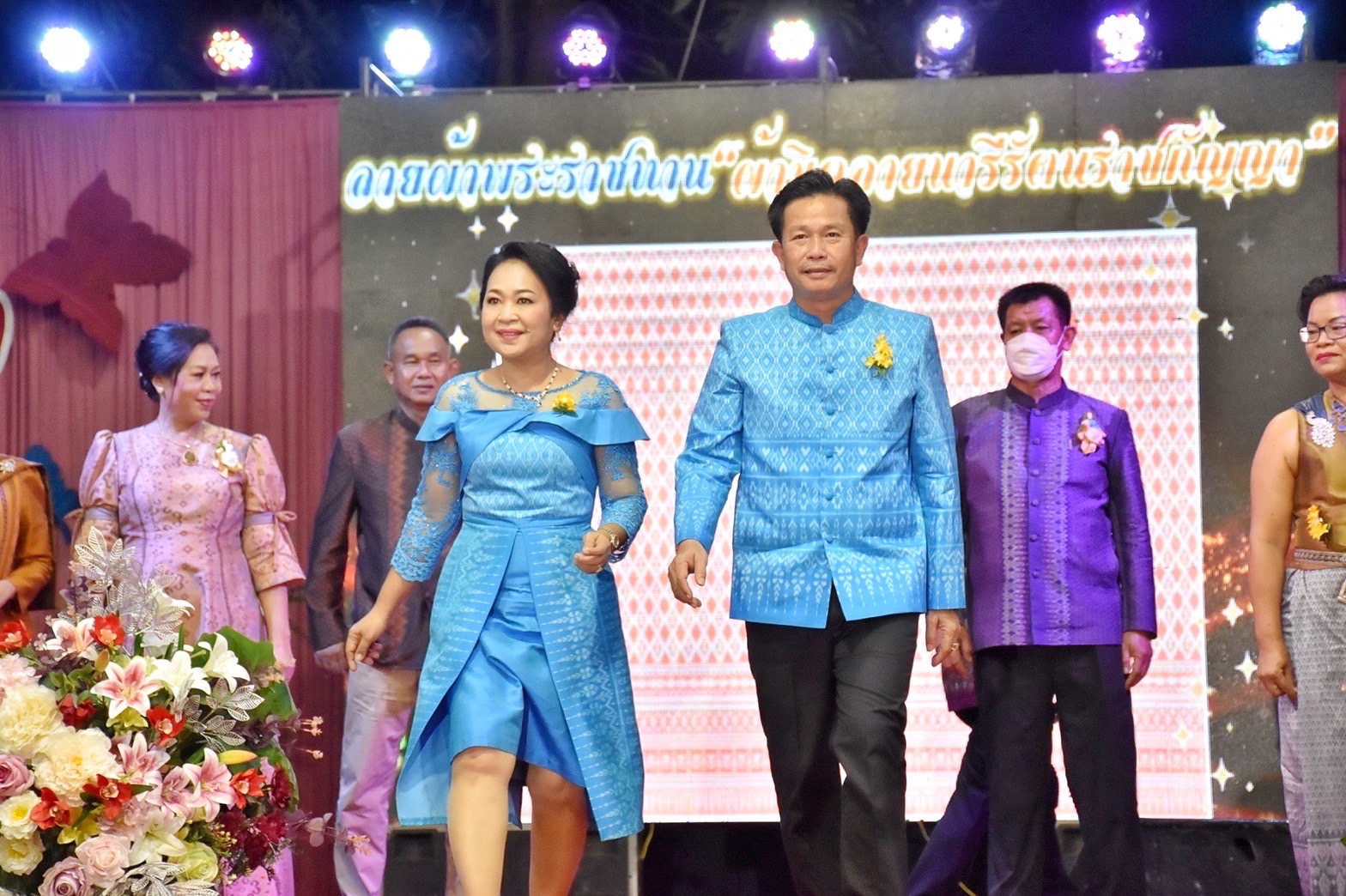 สุดปลื้ม งาน“ราตรีเส้นสายลายผ้ามหาสารคาม” ตระการตา โชว์ผ้าลายขอเจ้าฟ้าสิริวัณณวรีฯ ผ้าลายพระราชทานผ้าขิดลายนารีรัตนราชกัญญา ผ้าลายอัตลักษณ์สารคามสืบสานภูมิปัญญาการทอผ้าไทย