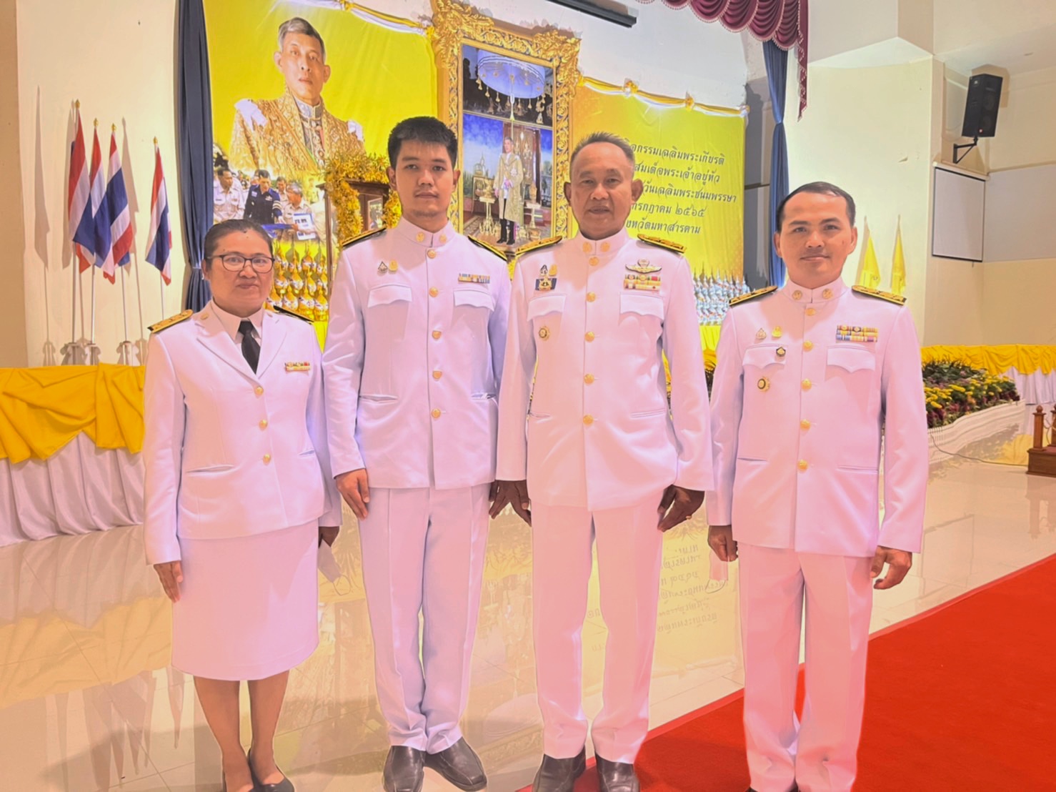 พช.มหาสารคาม ร่วมพิธีถวายเครื่องราชสักการะและจุดเทียนถวายพระพรชัยมงคล เฉลิมพระเกียรติพระบาทสมเด็จพระเจ้าอยู่หัว เนื่องในโอกาสวันเฉลิมพระชนมพรรษา 28 กรกฎาคม 2565