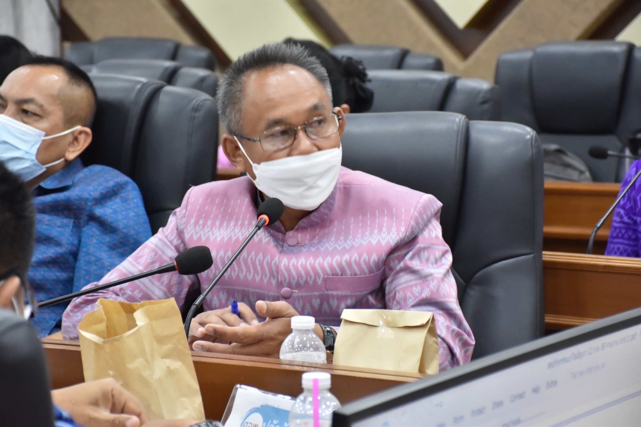 ผู้ว่าราชการจังหวัดมหาสารคาม ประชุมคณะกรรมการบริหารศูนย์อำนวยการขจัดความยากจนและพัฒนาคนทุกช่วงวัยอย่างยั่งยืนตามหลักปรัชญาของเศรษฐกิจพอเพียงจังหวัดมหาสารคาม (คจพ.จ) ครั้งที่ 5/2565