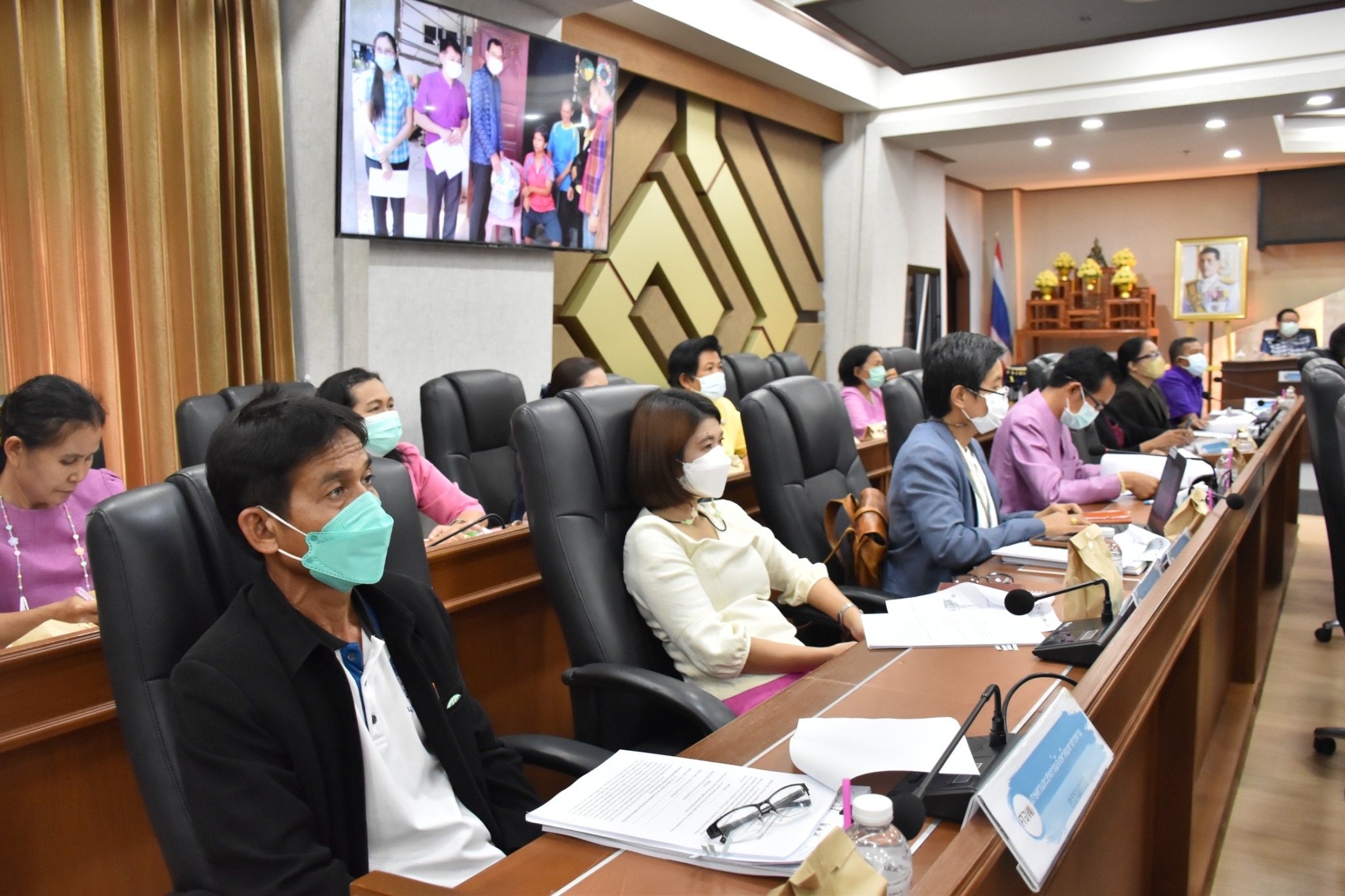 ผู้ว่าราชการจังหวัดมหาสารคาม ประชุมคณะกรรมการบริหารศูนย์อำนวยการขจัดความยากจนและพัฒนาคนทุกช่วงวัยอย่างยั่งยืนตามหลักปรัชญาของเศรษฐกิจพอเพียงจังหวัดมหาสารคาม (คจพ.จ) ครั้งที่ 5/2565