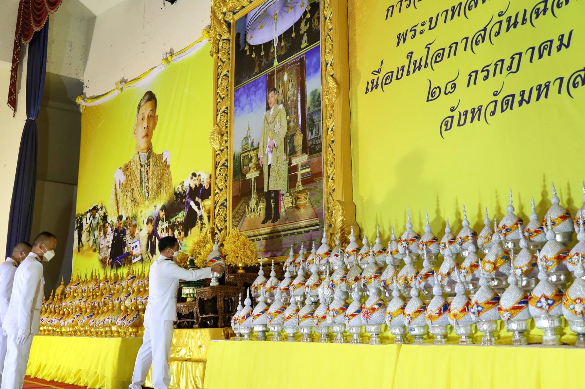 พช.มหาสารคาม ร่วมพิธีถวายเครื่องราชสักการะและจุดเทียนถวายพระพรชัยมงคล เฉลิมพระเกียรติพระบาทสมเด็จพระเจ้าอยู่หัว เนื่องในโอกาสวันเฉลิมพระชนมพรรษา 28 กรกฎาคม 2565