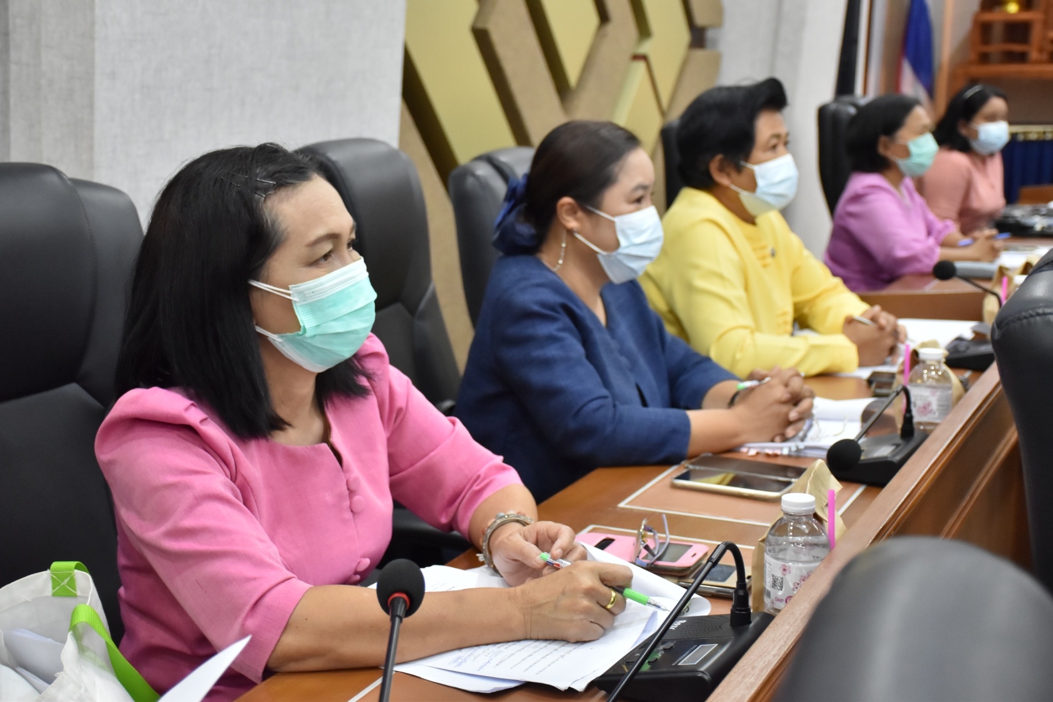 ผู้ว่าราชการจังหวัดมหาสารคาม ประชุมคณะกรรมการบริหารศูนย์อำนวยการขจัดความยากจนและพัฒนาคนทุกช่วงวัยอย่างยั่งยืนตามหลักปรัชญาของเศรษฐกิจพอเพียงจังหวัดมหาสารคาม (คจพ.จ) ครั้งที่ 5/2565