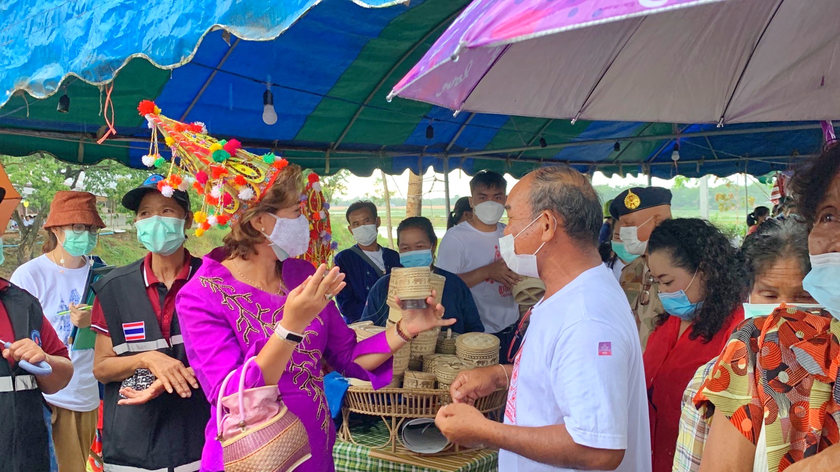 พช.มหาสารคาม ร่วมพิธีเปิดงาน “เทศกาล คักแท้แกดำ ฟังลำเพลิน เดินสะพาน”