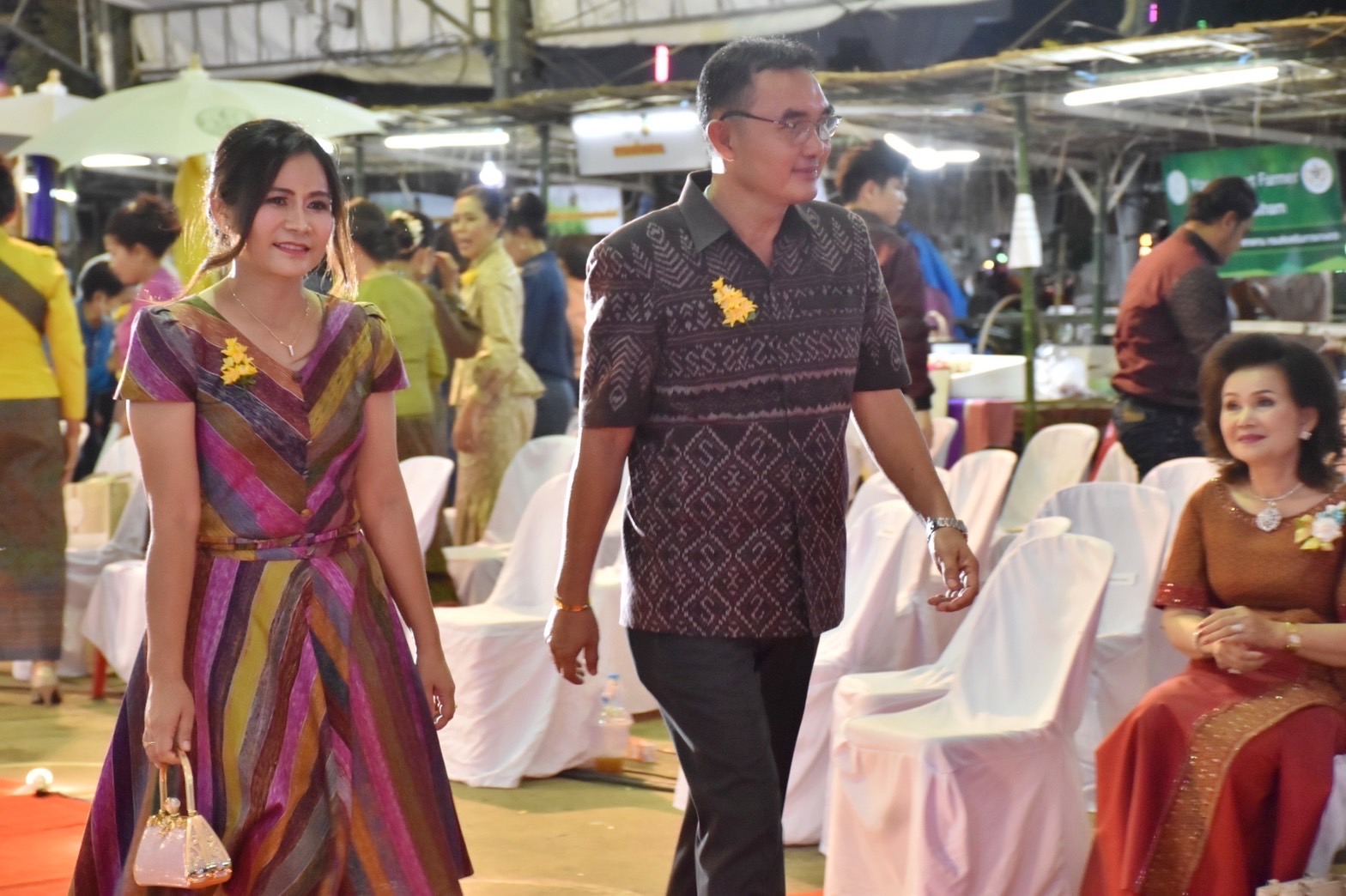 สุดปลื้ม งาน“ราตรีเส้นสายลายผ้ามหาสารคาม” ตระการตา โชว์ผ้าลายขอเจ้าฟ้าสิริวัณณวรีฯ ผ้าลายพระราชทานผ้าขิดลายนารีรัตนราชกัญญา ผ้าลายอัตลักษณ์สารคามสืบสานภูมิปัญญาการทอผ้าไทย