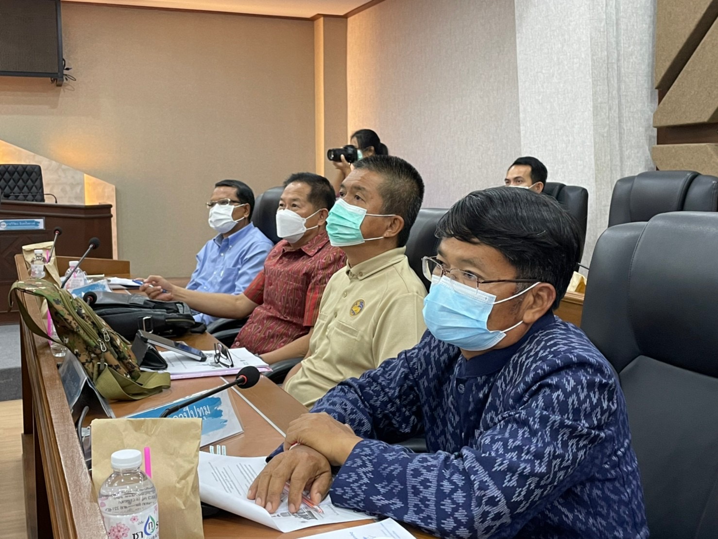 ผู้ว่าราชการจังหวัดมหาสารคาม ประชุมคณะกรรมการบริหารศูนย์อำนวยการขจัดความยากจนและพัฒนาคนทุกช่วงวัยอย่างยั่งยืนตามหลักปรัชญาของเศรษฐกิจพอเพียงจังหวัดมหาสารคาม (คจพ.จ) ครั้งที่ 5/2565