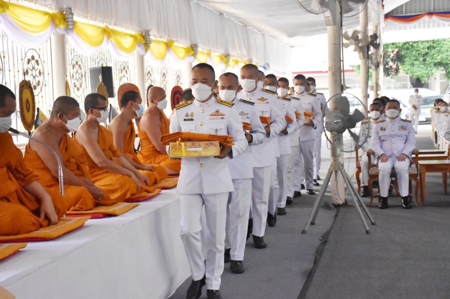 พช.มหาสารคาม ร่วมประกอบพิธีทำบุญตักบาตรถวายพระราชกุศล เนื่องในโอกาสวันเฉลิมพระชนมพรรษาพระบาทสมเด็จพระเจ้าอยู่หัว วันที่ 28 กรกฎาคม 2565