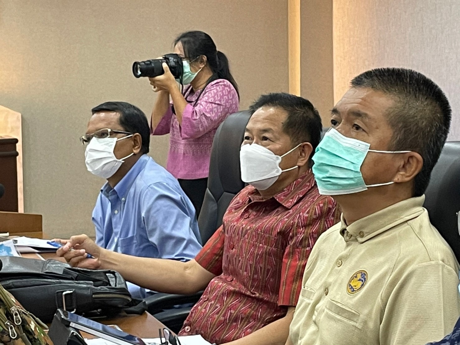 ผู้ว่าราชการจังหวัดมหาสารคาม ประชุมคณะกรรมการบริหารศูนย์อำนวยการขจัดความยากจนและพัฒนาคนทุกช่วงวัยอย่างยั่งยืนตามหลักปรัชญาของเศรษฐกิจพอเพียงจังหวัดมหาสารคาม (คจพ.จ) ครั้งที่ 5/2565
