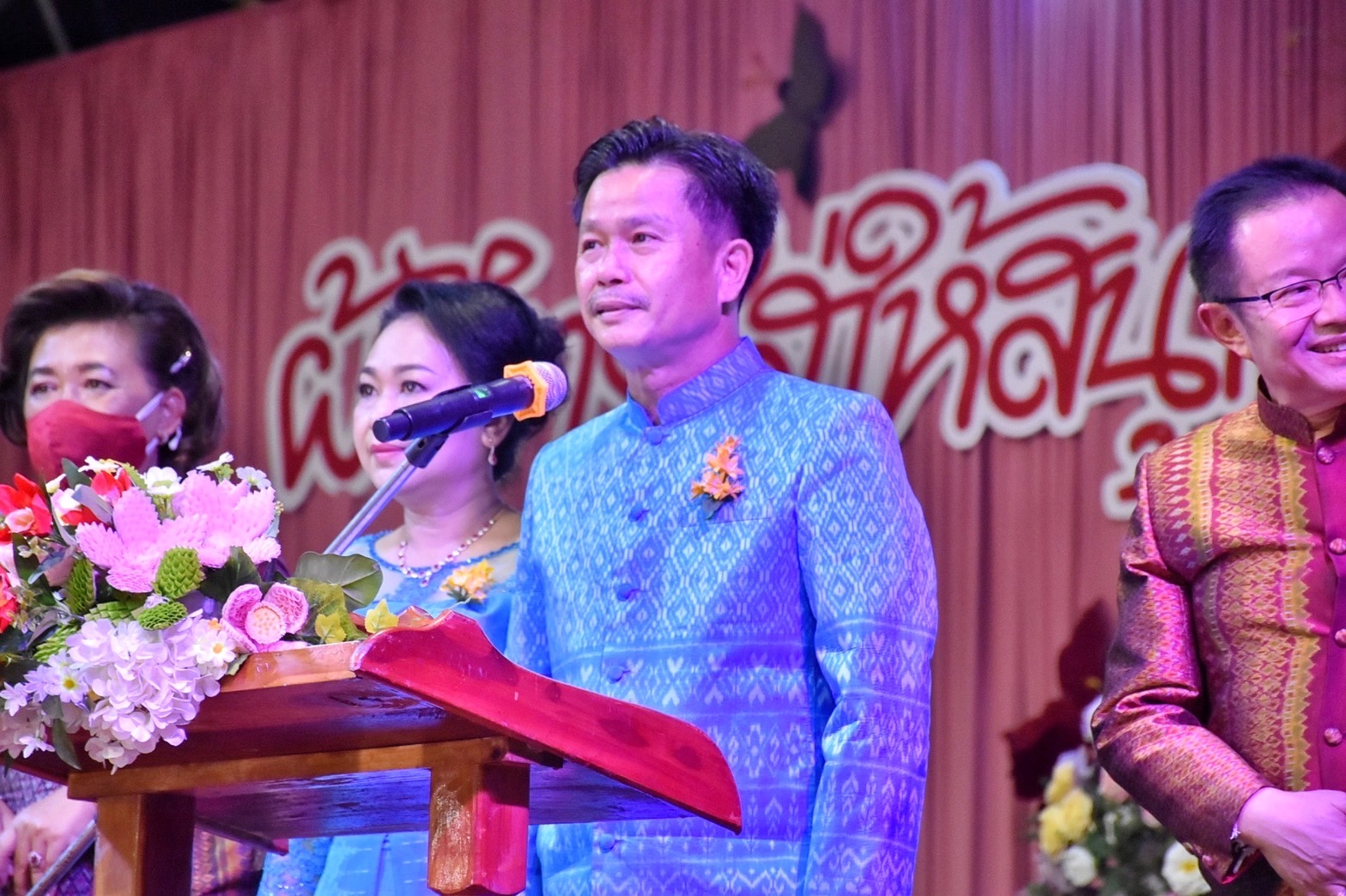 สุดปลื้ม งาน“ราตรีเส้นสายลายผ้ามหาสารคาม” ตระการตา โชว์ผ้าลายขอเจ้าฟ้าสิริวัณณวรีฯ ผ้าลายพระราชทานผ้าขิดลายนารีรัตนราชกัญญา ผ้าลายอัตลักษณ์สารคามสืบสานภูมิปัญญาการทอผ้าไทย