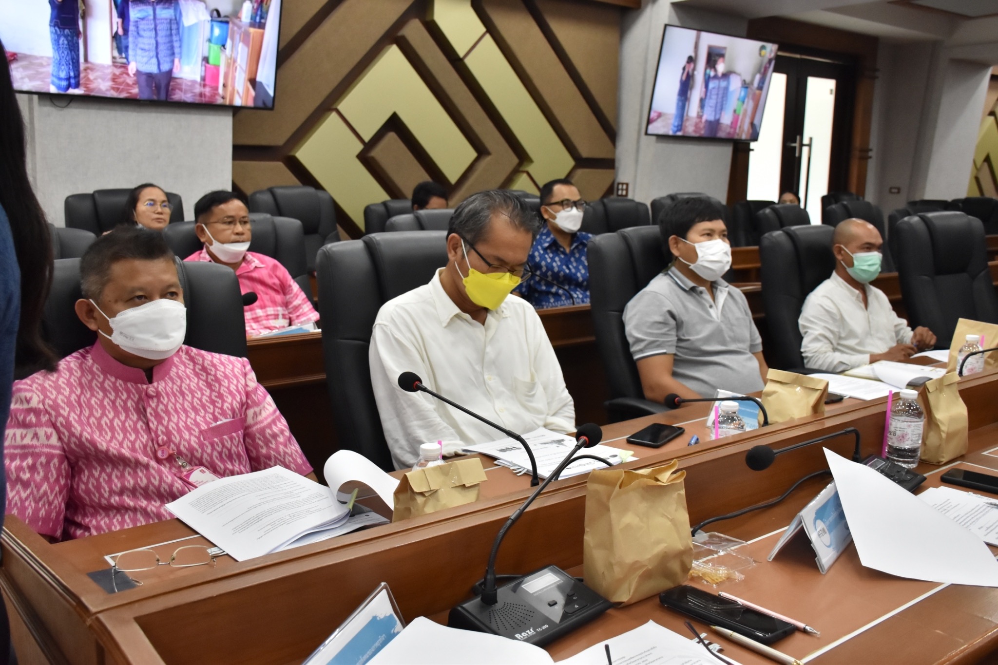 ผู้ว่าราชการจังหวัดมหาสารคาม ประชุมคณะกรรมการบริหารศูนย์อำนวยการขจัดความยากจนและพัฒนาคนทุกช่วงวัยอย่างยั่งยืนตามหลักปรัชญาของเศรษฐกิจพอเพียงจังหวัดมหาสารคาม (คจพ.จ) ครั้งที่ 5/2565