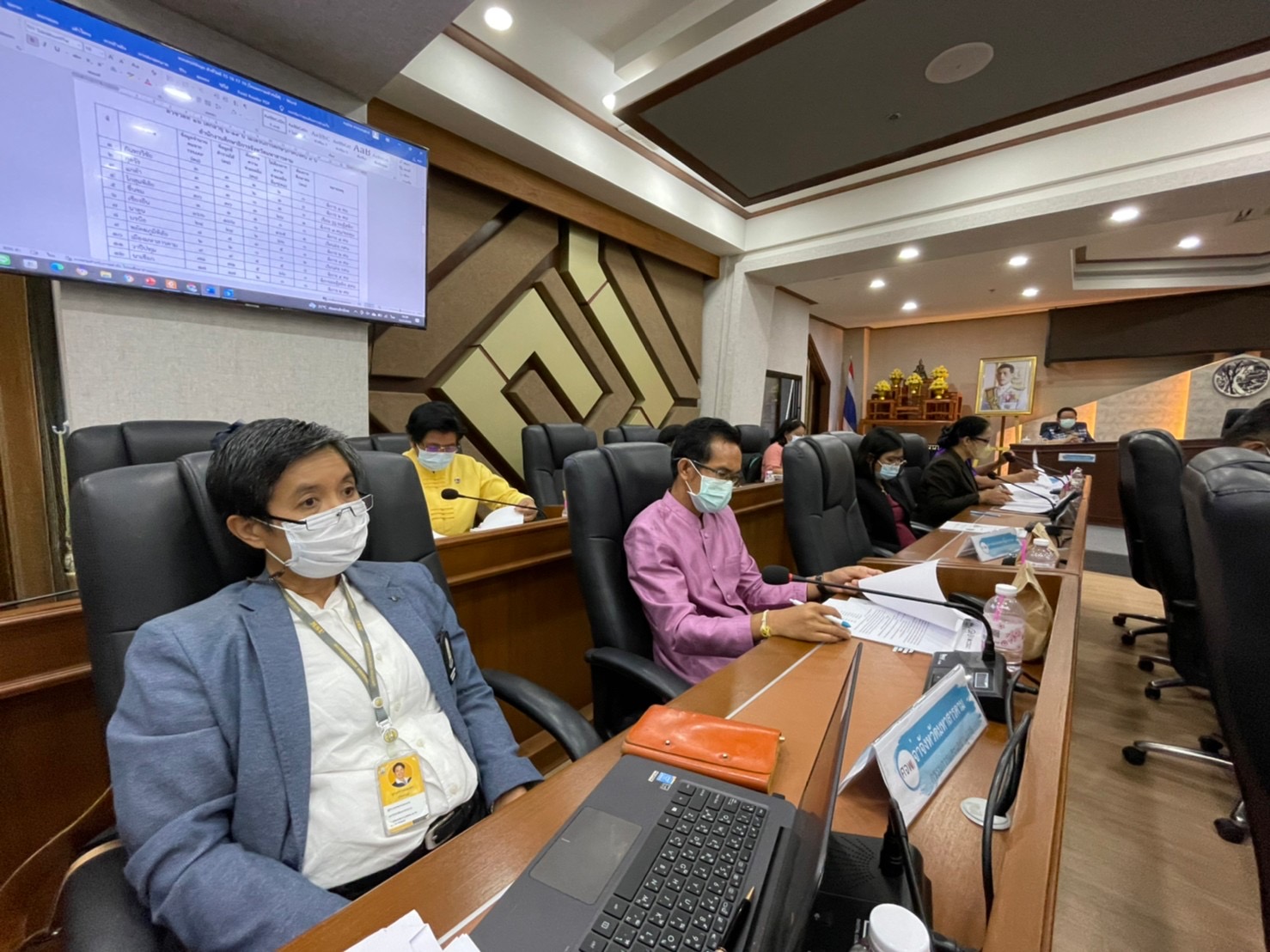 ผู้ว่าราชการจังหวัดมหาสารคาม ประชุมคณะกรรมการบริหารศูนย์อำนวยการขจัดความยากจนและพัฒนาคนทุกช่วงวัยอย่างยั่งยืนตามหลักปรัชญาของเศรษฐกิจพอเพียงจังหวัดมหาสารคาม (คจพ.จ) ครั้งที่ 5/2565