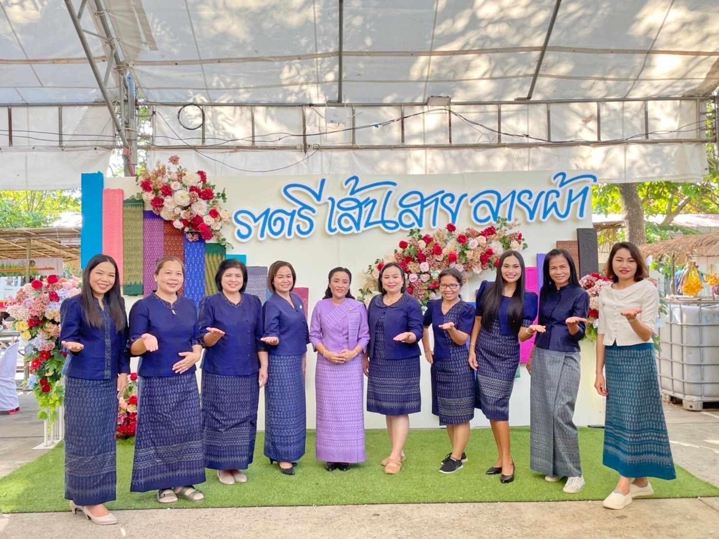 สุดปลื้ม งาน“ราตรีเส้นสายลายผ้ามหาสารคาม” ตระการตา โชว์ผ้าลายขอเจ้าฟ้าสิริวัณณวรีฯ ผ้าลายพระราชทานผ้าขิดลายนารีรัตนราชกัญญา ผ้าลายอัตลักษณ์สารคามสืบสานภูมิปัญญาการทอผ้าไทย
