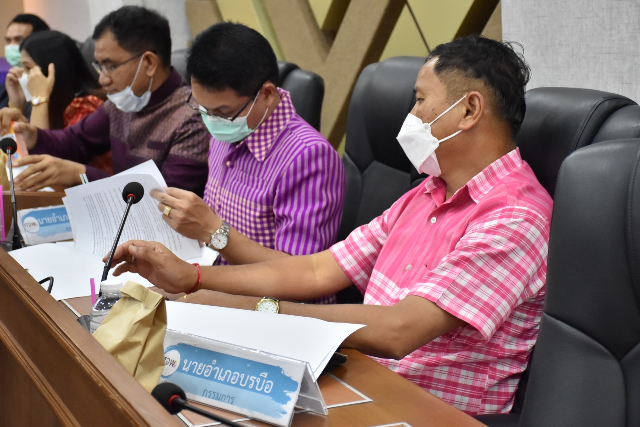 ผู้ว่าราชการจังหวัดมหาสารคาม ประชุมคณะกรรมการบริหารศูนย์อำนวยการขจัดความยากจนและพัฒนาคนทุกช่วงวัยอย่างยั่งยืนตามหลักปรัชญาของเศรษฐกิจพอเพียงจังหวัดมหาสารคาม (คจพ.จ) ครั้งที่ 5/2565