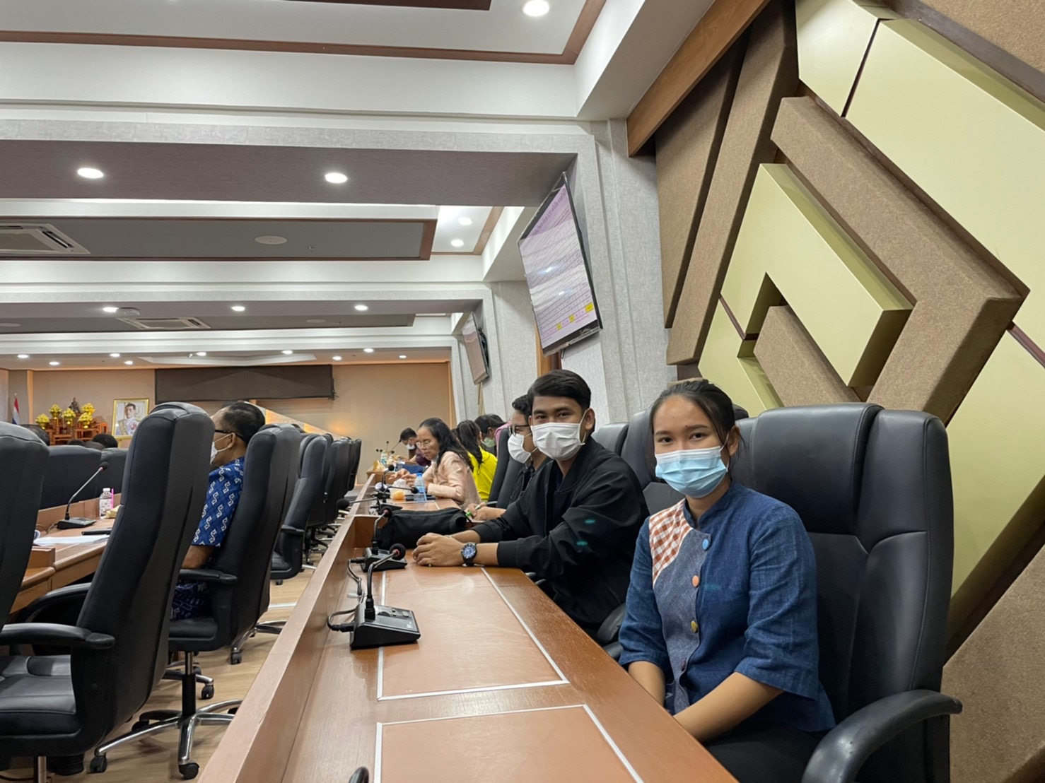 ผู้ว่าราชการจังหวัดมหาสารคาม ประชุมคณะกรรมการบริหารศูนย์อำนวยการขจัดความยากจนและพัฒนาคนทุกช่วงวัยอย่างยั่งยืนตามหลักปรัชญาของเศรษฐกิจพอเพียงจังหวัดมหาสารคาม (คจพ.จ) ครั้งที่ 5/2565