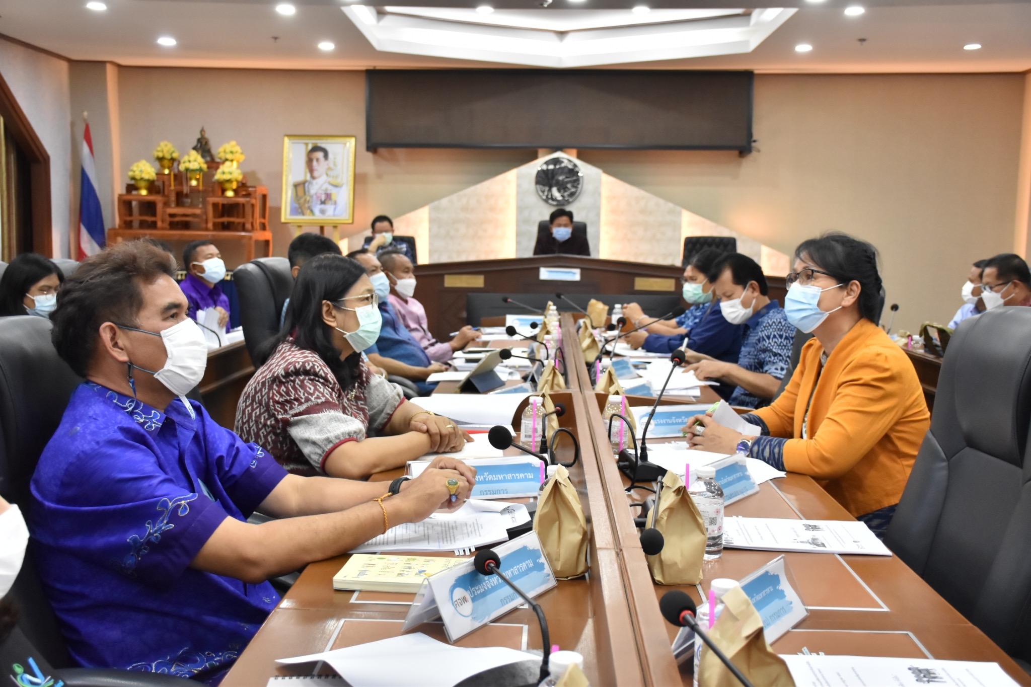 ผู้ว่าราชการจังหวัดมหาสารคาม ประชุมคณะกรรมการบริหารศูนย์อำนวยการขจัดความยากจนและพัฒนาคนทุกช่วงวัยอย่างยั่งยืนตามหลักปรัชญาของเศรษฐกิจพอเพียงจังหวัดมหาสารคาม (คจพ.จ) ครั้งที่ 5/2565