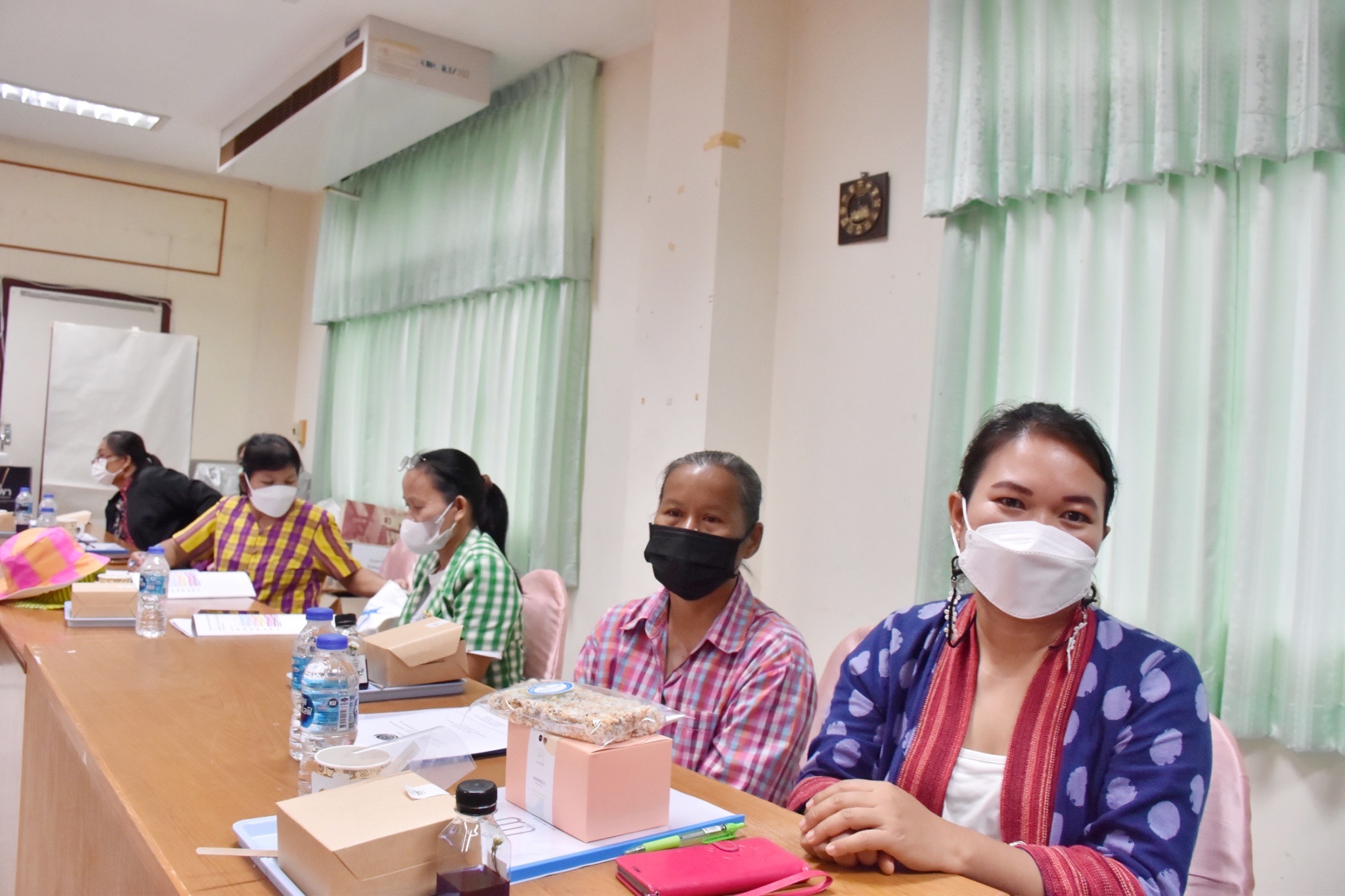 พช.มหาสารคามประชุมตัวแทนคณะกรรมการเครือข่ายองค์ความรู้ (Knowledge-Based OTOP : KB0) จังหวัดมหาสารคาม กลุ่มผู้ผลิต ผู้ประกอบการ OTOP ตามโครงการส่งเสริมเครือข่ายองค์ความรู้ (Knowedge-Based OTOP) ประจำปีงบประมาณ พ.ศ. ๒๕๖๕ ครั้งที่ ๑/๒๕๖๕