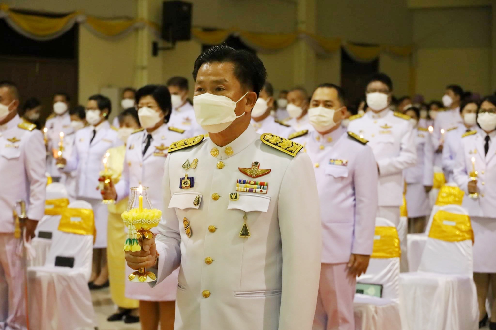 พช.มหาสารคาม ร่วมพิธีถวายเครื่องราชสักการะและจุดเทียนถวายพระพรชัยมงคล เฉลิมพระเกียรติพระบาทสมเด็จพระเจ้าอยู่หัว เนื่องในโอกาสวันเฉลิมพระชนมพรรษา 28 กรกฎาคม 2565