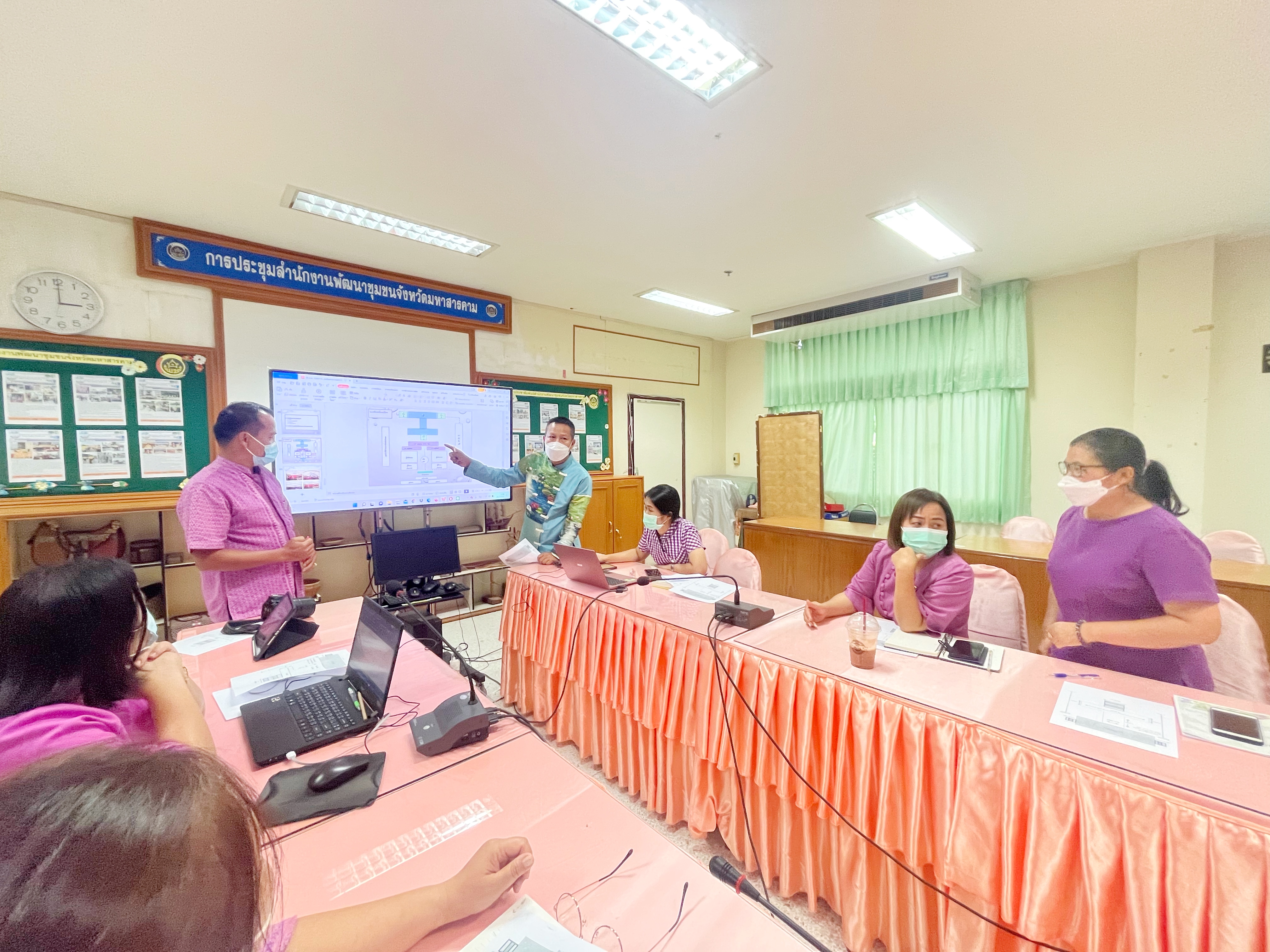 พช.มหาสารคาม ประชุมสรุปการจัดงาน “ราตรีเส้นสายลายผ้า” ในงานกาชาดจังหวัดมหาสารคาม ประจำปี 2565